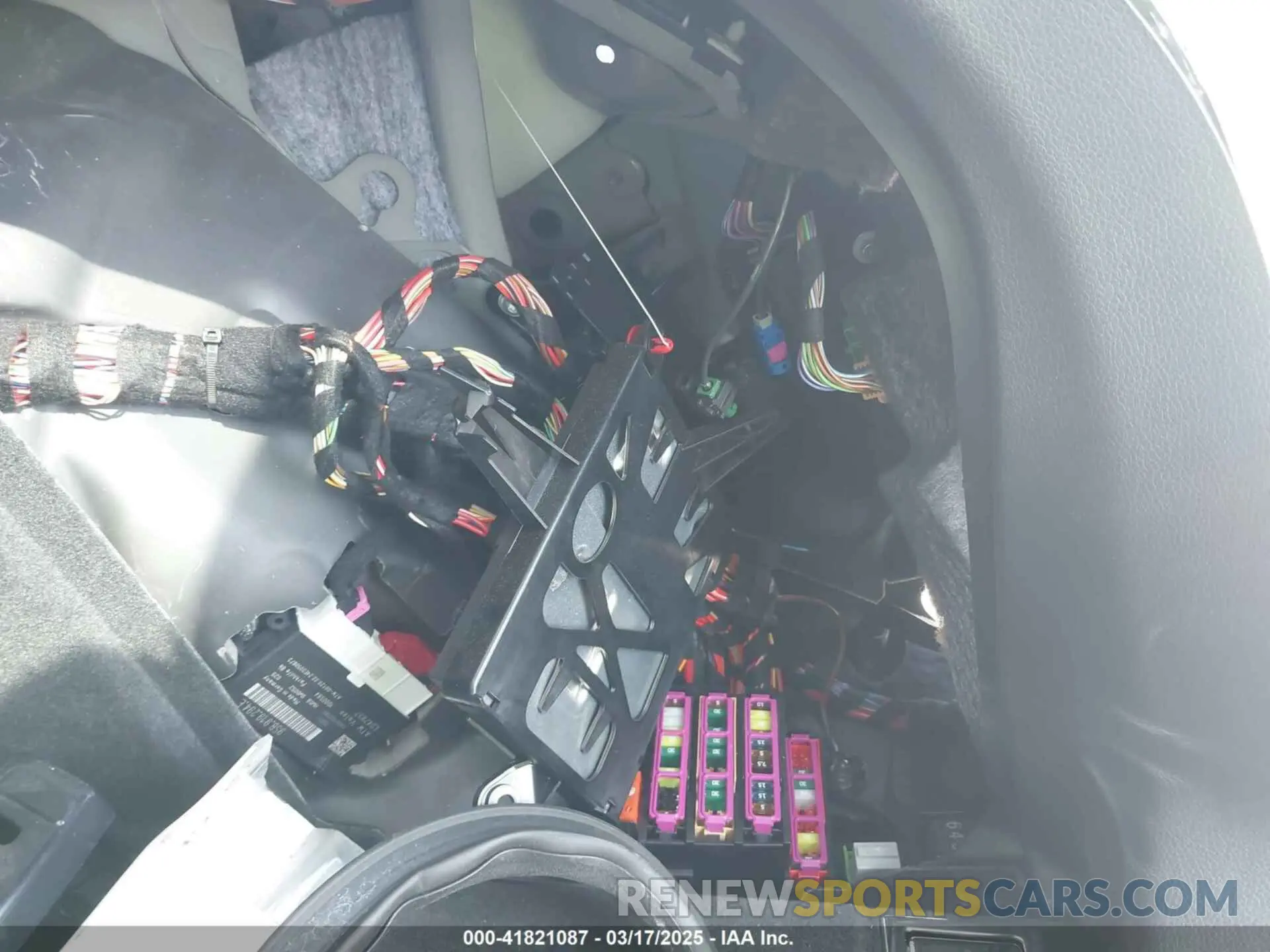 17 Photograph of a damaged car WP1AA2A55RLB14867 PORSCHE MACAN 2024