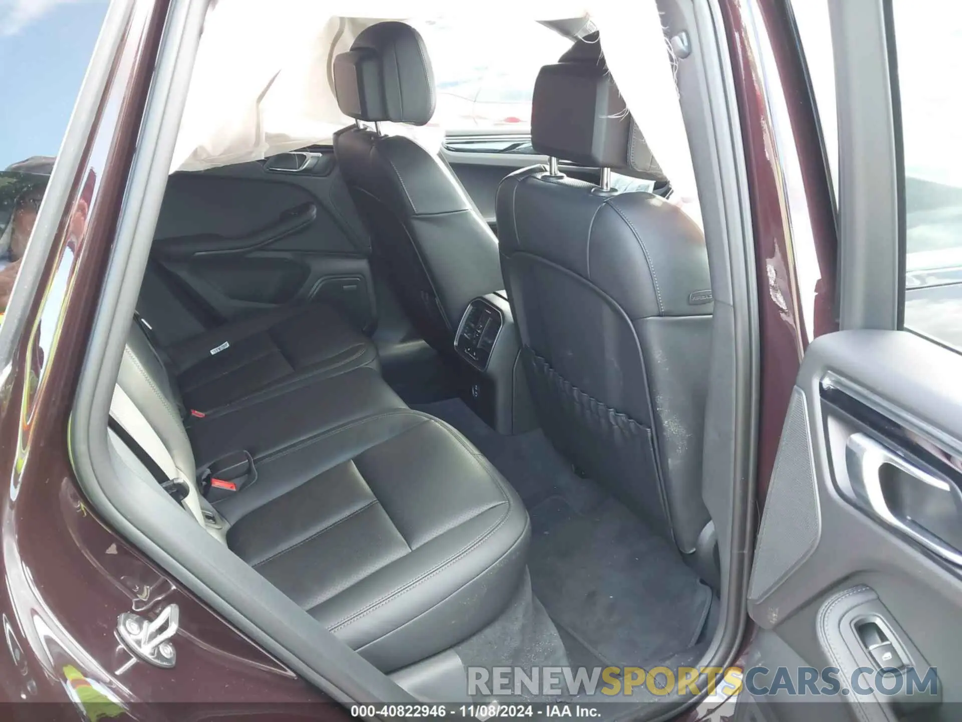 8 Photograph of a damaged car WP1AA2A55RLB19681 PORSCHE MACAN 2024