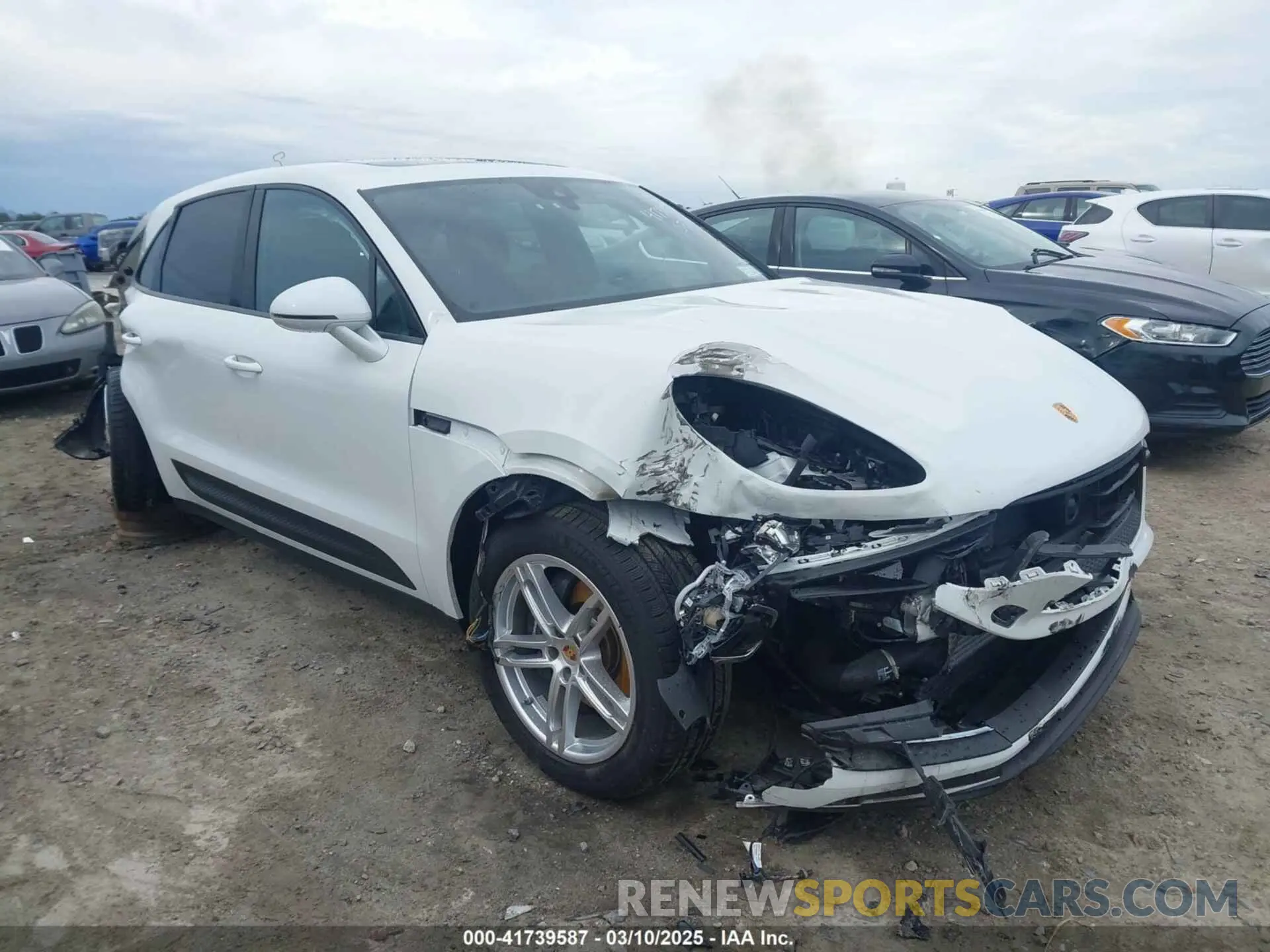 1 Photograph of a damaged car WP1AA2A55RLB20040 PORSCHE MACAN 2024