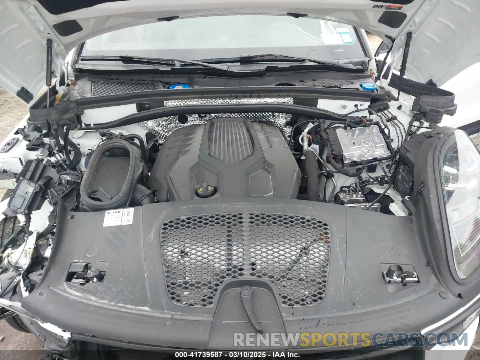 10 Photograph of a damaged car WP1AA2A55RLB20040 PORSCHE MACAN 2024