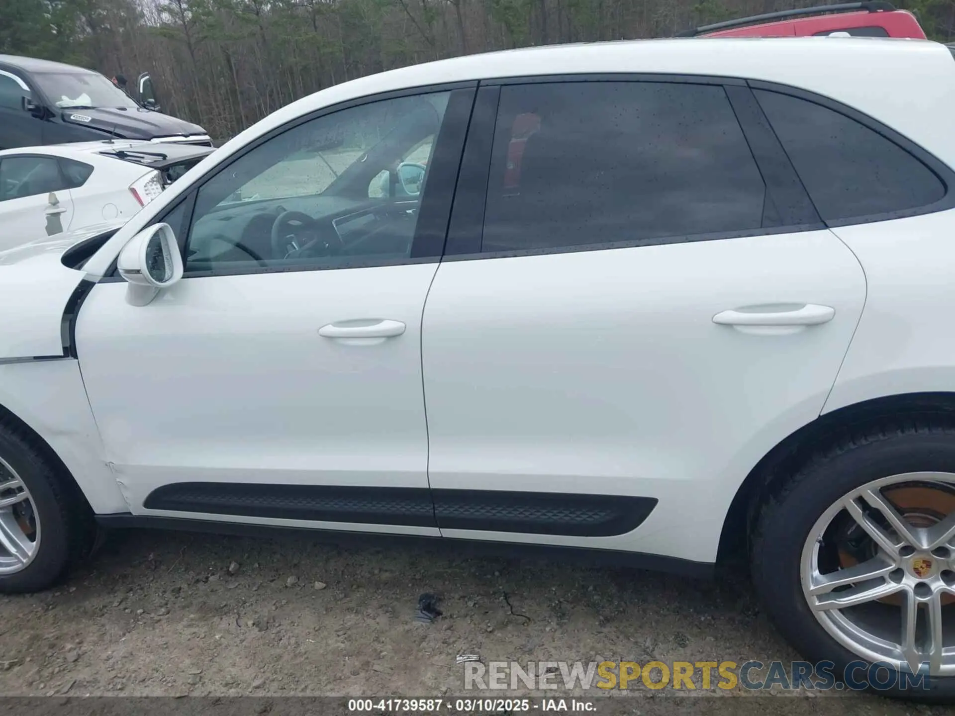 15 Photograph of a damaged car WP1AA2A55RLB20040 PORSCHE MACAN 2024