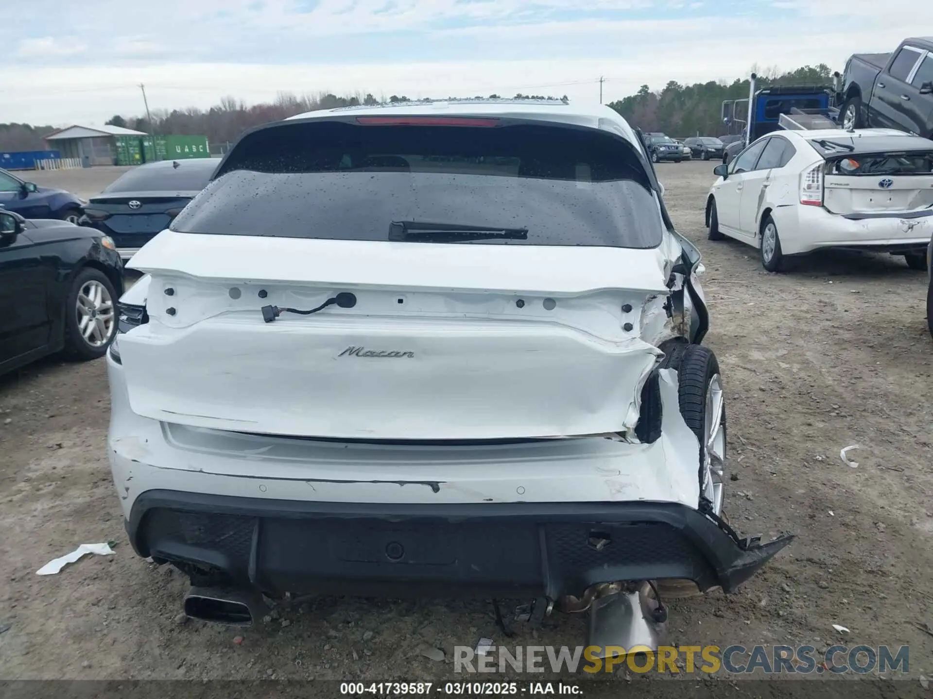17 Photograph of a damaged car WP1AA2A55RLB20040 PORSCHE MACAN 2024
