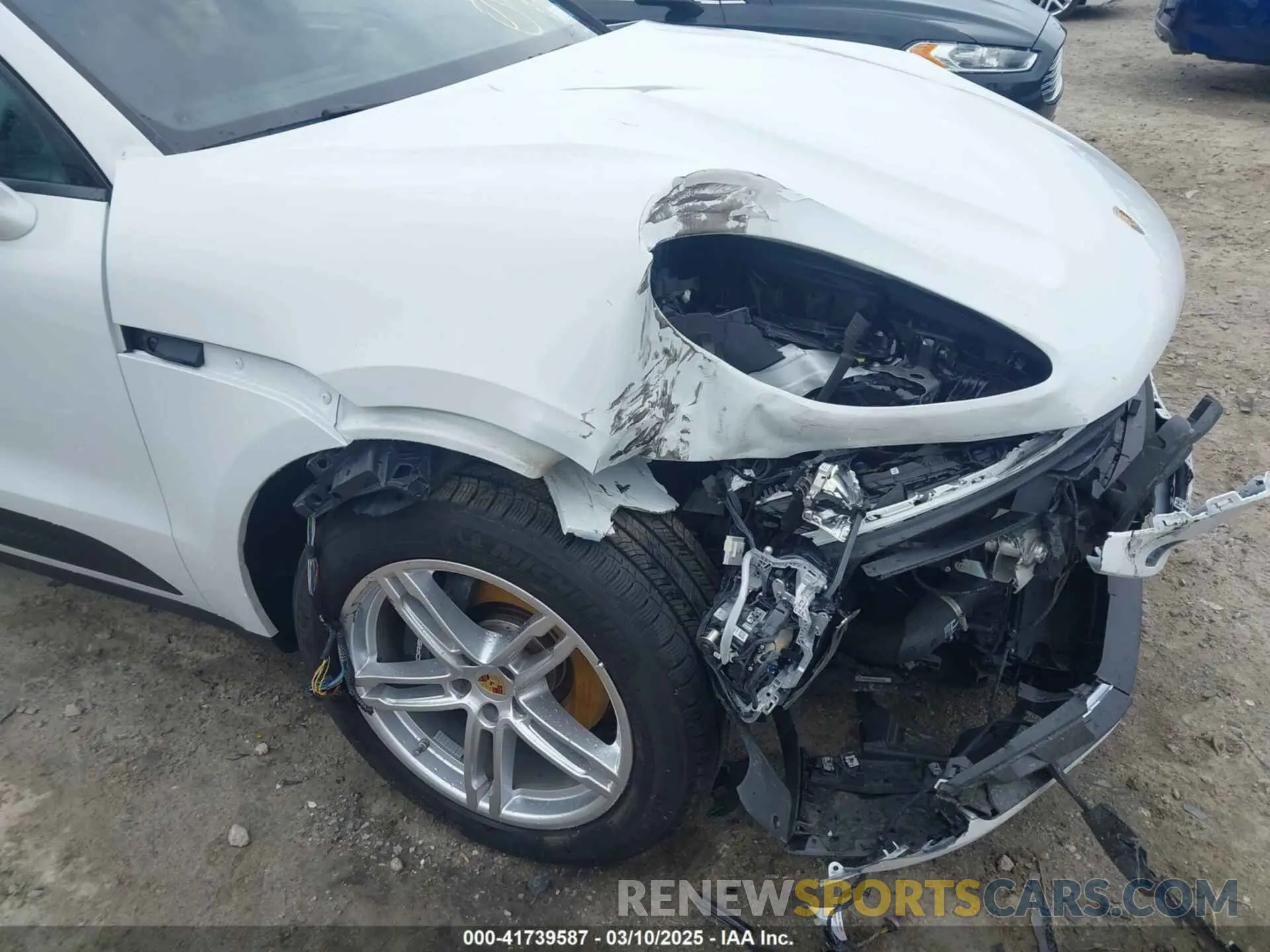 18 Photograph of a damaged car WP1AA2A55RLB20040 PORSCHE MACAN 2024