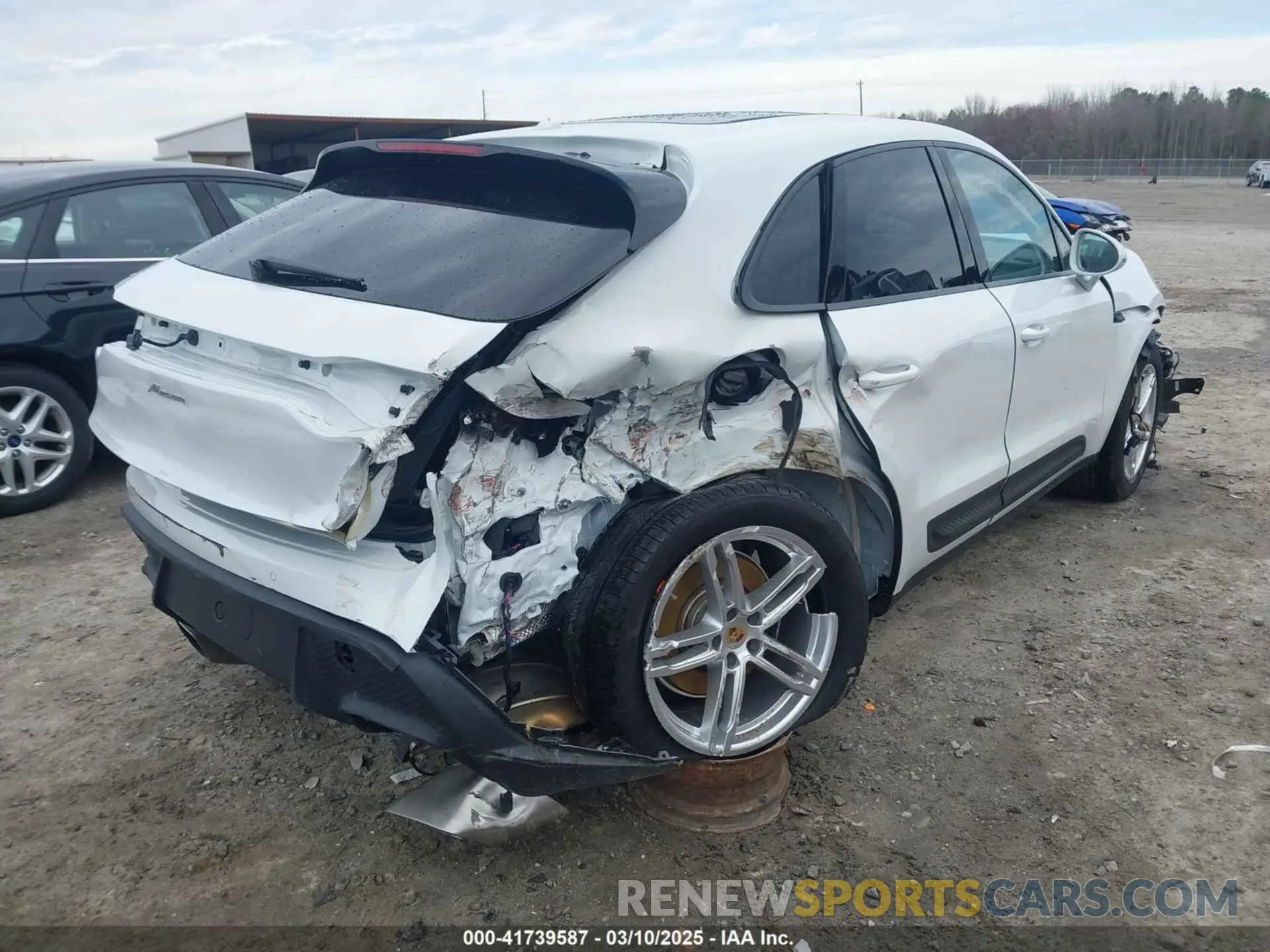 4 Photograph of a damaged car WP1AA2A55RLB20040 PORSCHE MACAN 2024