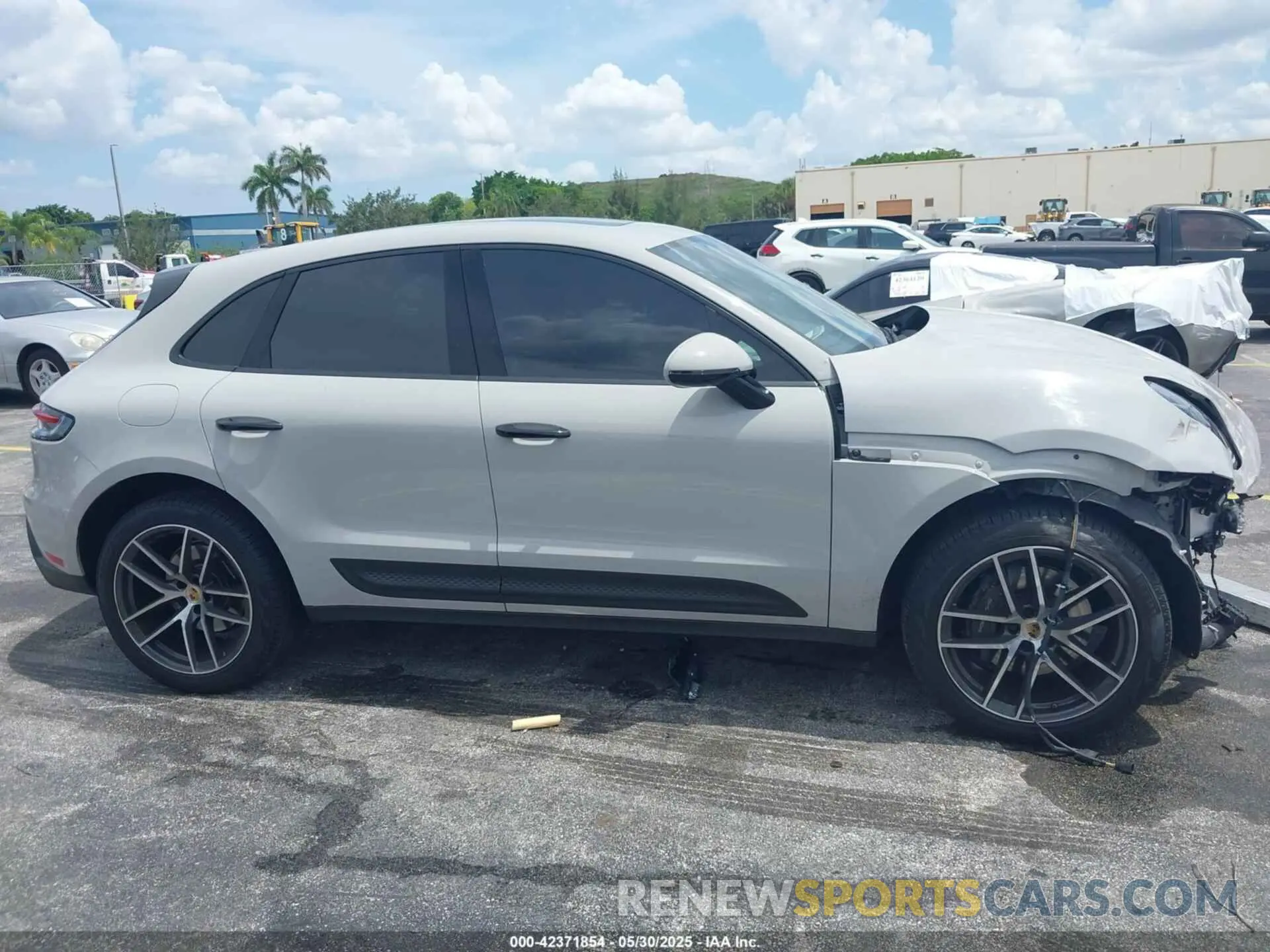 14 Photograph of a damaged car WP1AA2A56RLB08947 PORSCHE MACAN 2024