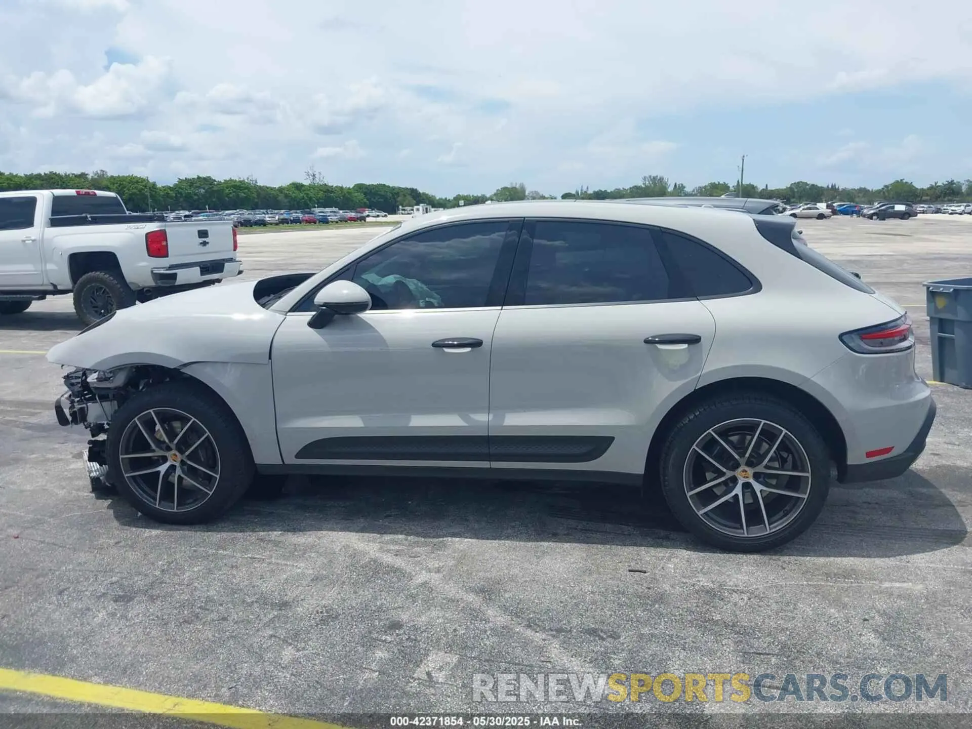 15 Photograph of a damaged car WP1AA2A56RLB08947 PORSCHE MACAN 2024