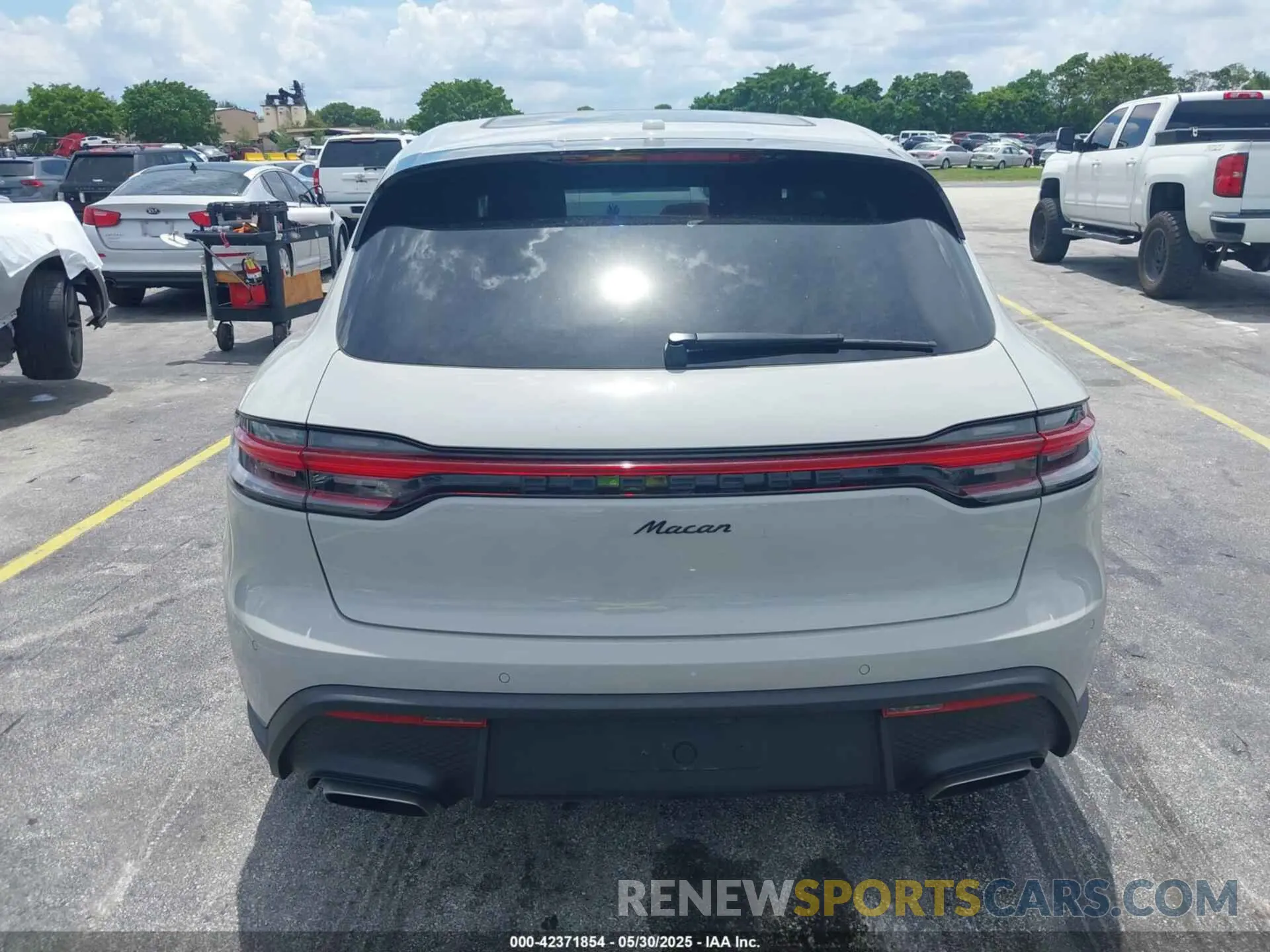 17 Photograph of a damaged car WP1AA2A56RLB08947 PORSCHE MACAN 2024