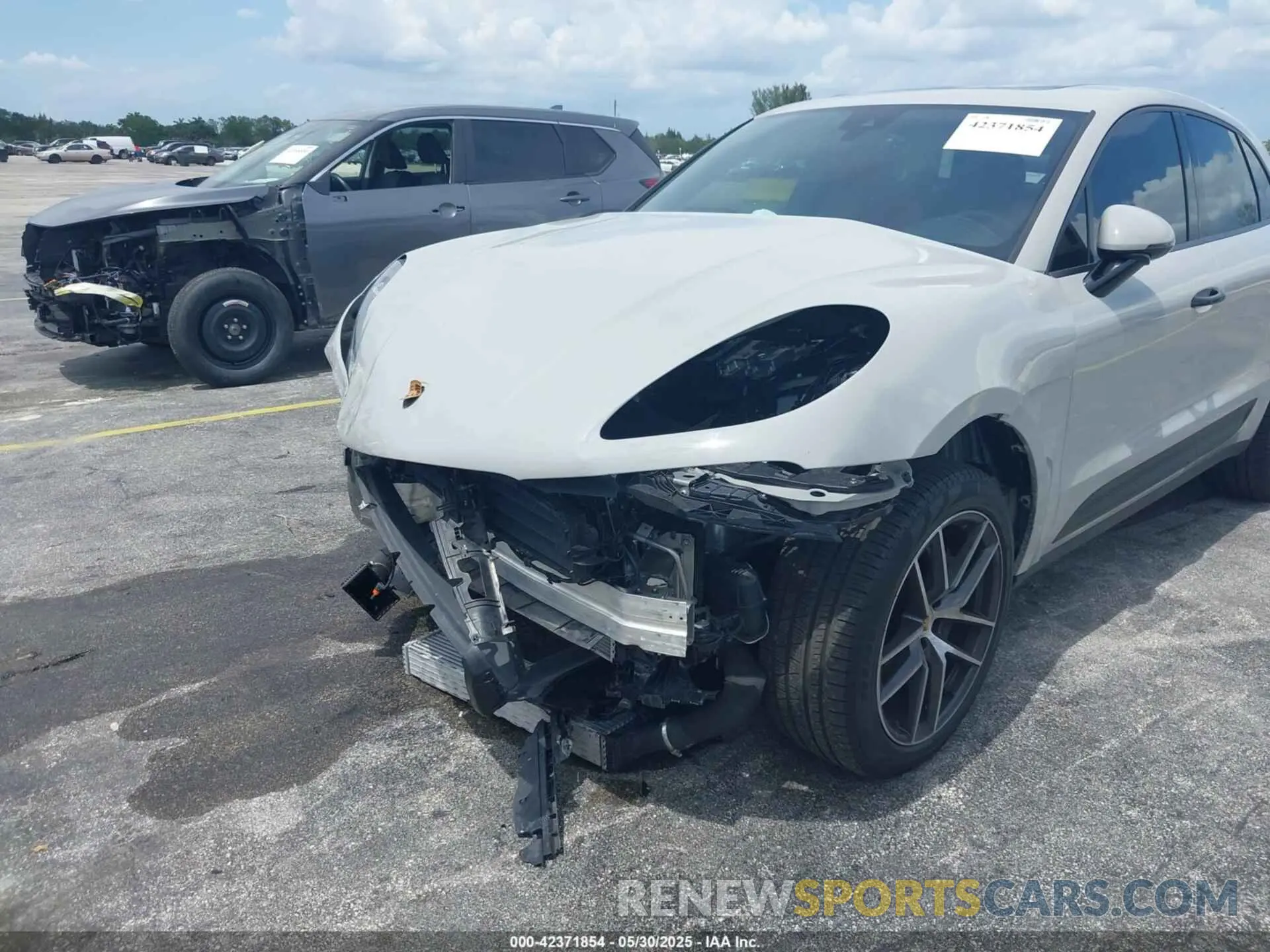 18 Photograph of a damaged car WP1AA2A56RLB08947 PORSCHE MACAN 2024