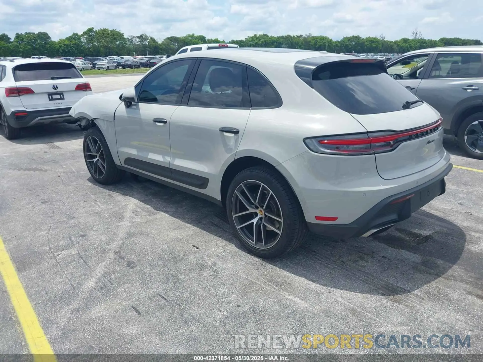 3 Photograph of a damaged car WP1AA2A56RLB08947 PORSCHE MACAN 2024