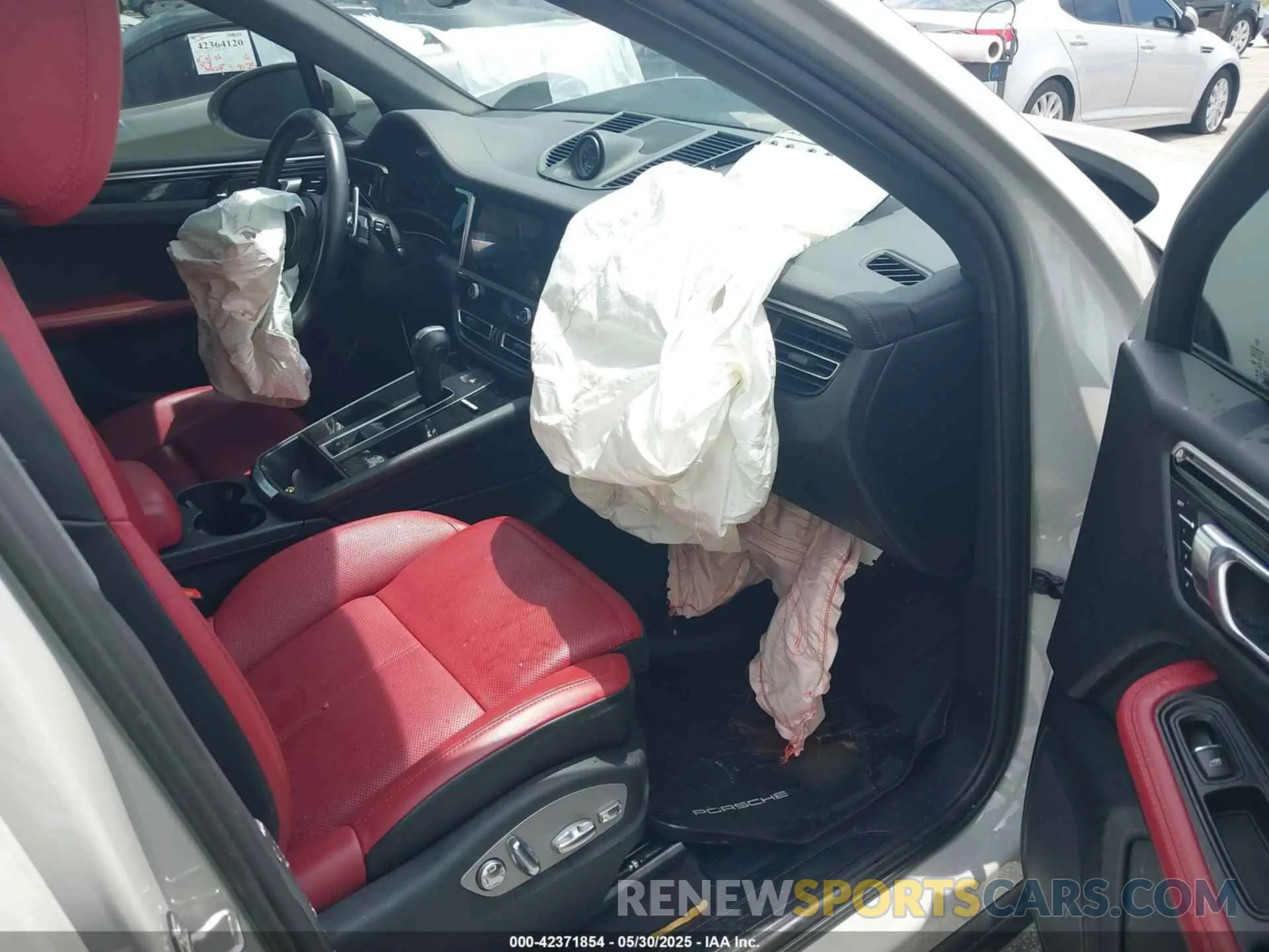 5 Photograph of a damaged car WP1AA2A56RLB08947 PORSCHE MACAN 2024