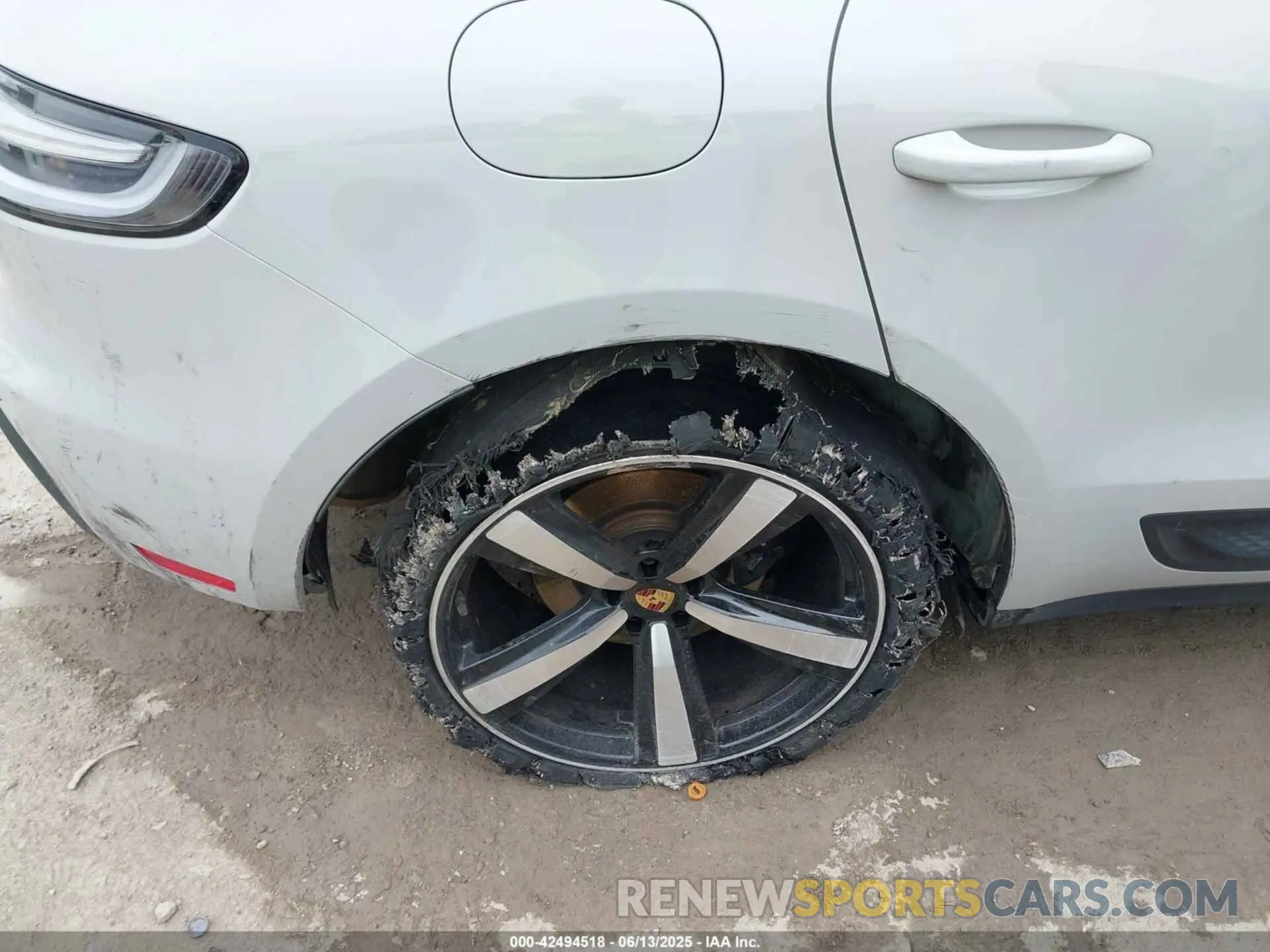 17 Photograph of a damaged car WP1AA2A58RLB02017 PORSCHE MACAN 2024
