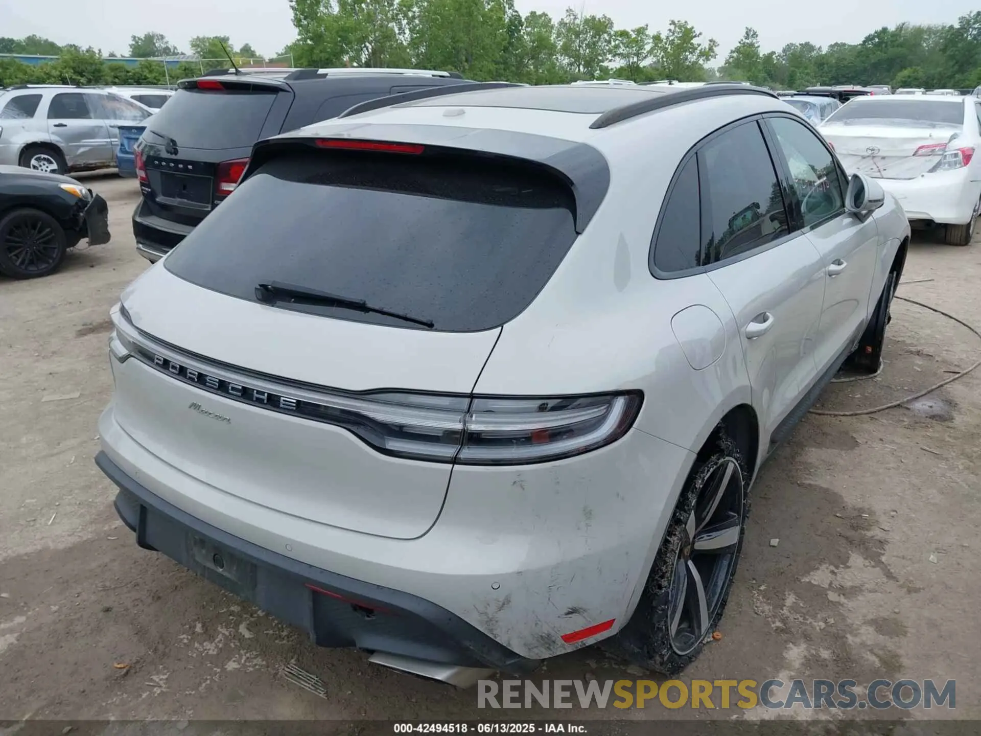 4 Photograph of a damaged car WP1AA2A58RLB02017 PORSCHE MACAN 2024