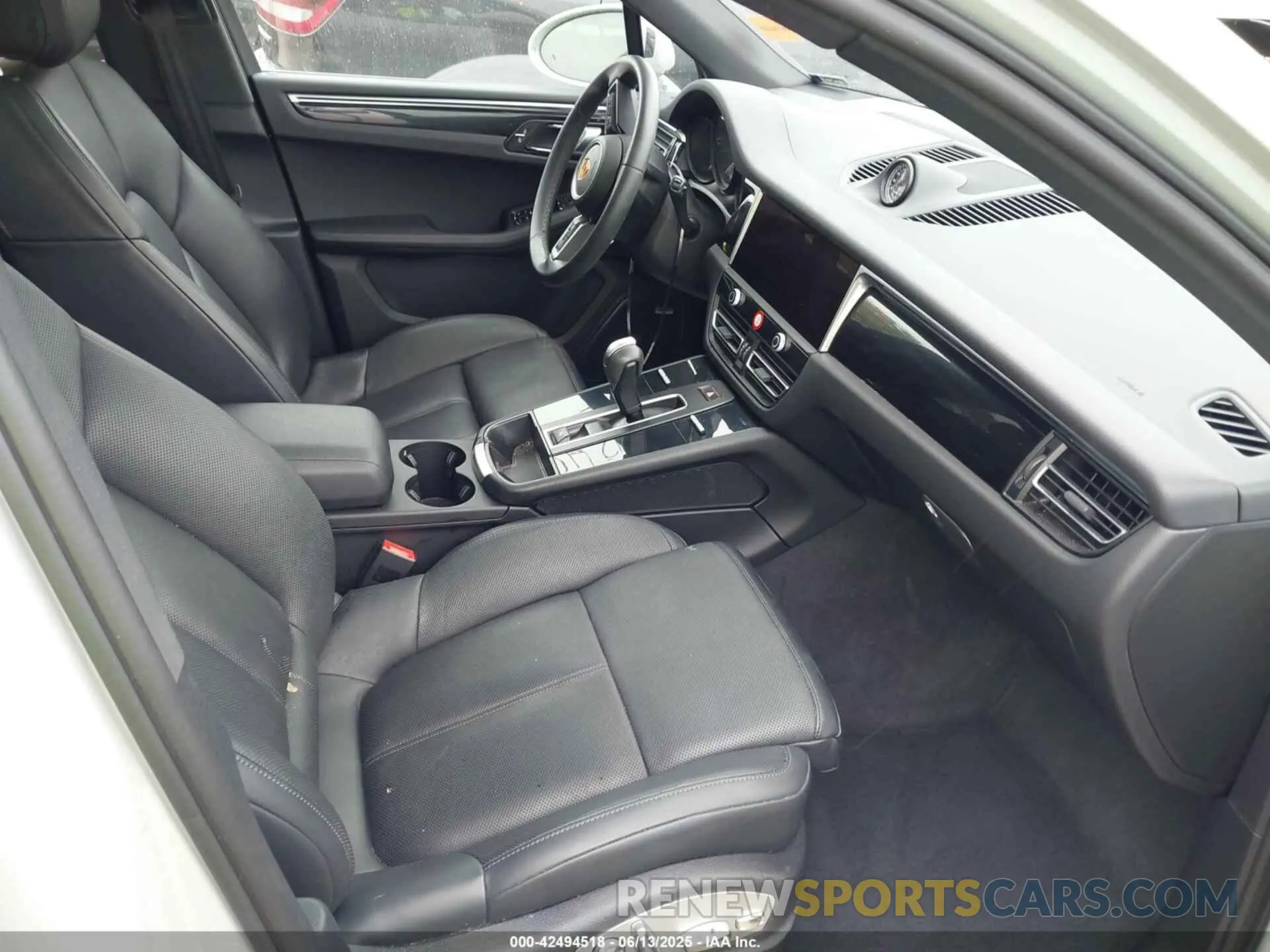 5 Photograph of a damaged car WP1AA2A58RLB02017 PORSCHE MACAN 2024