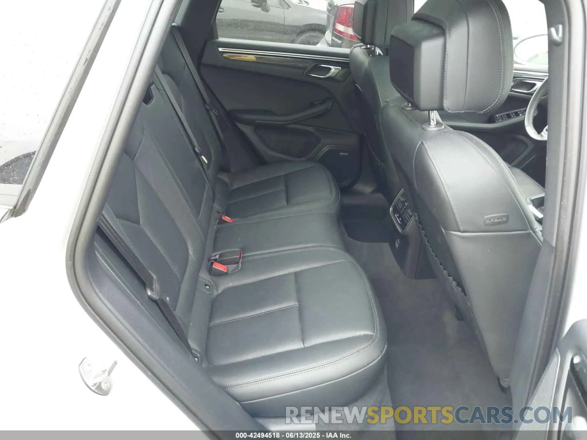 8 Photograph of a damaged car WP1AA2A58RLB02017 PORSCHE MACAN 2024