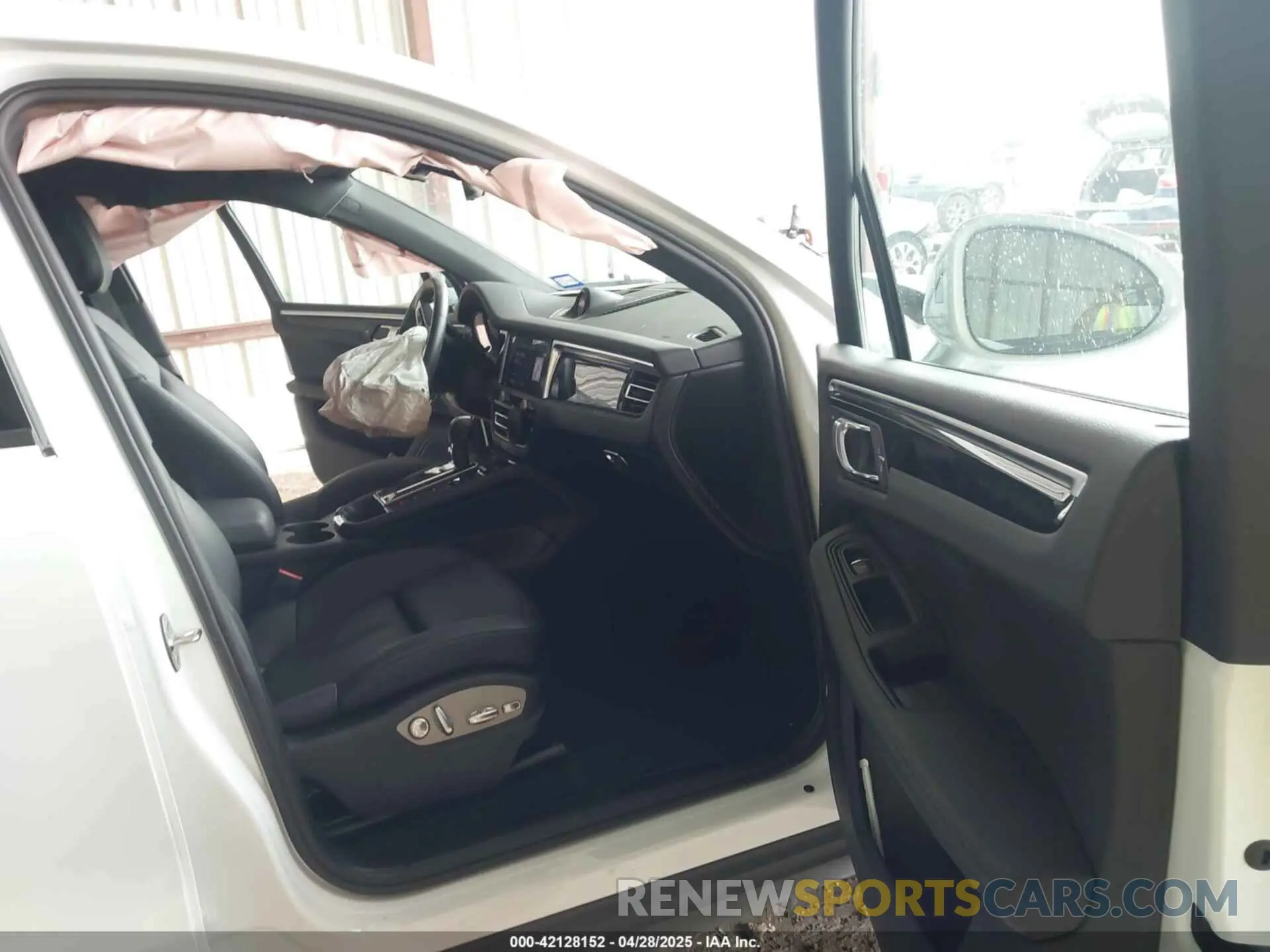 5 Photograph of a damaged car WP1AA2A59RLB15956 PORSCHE MACAN 2024