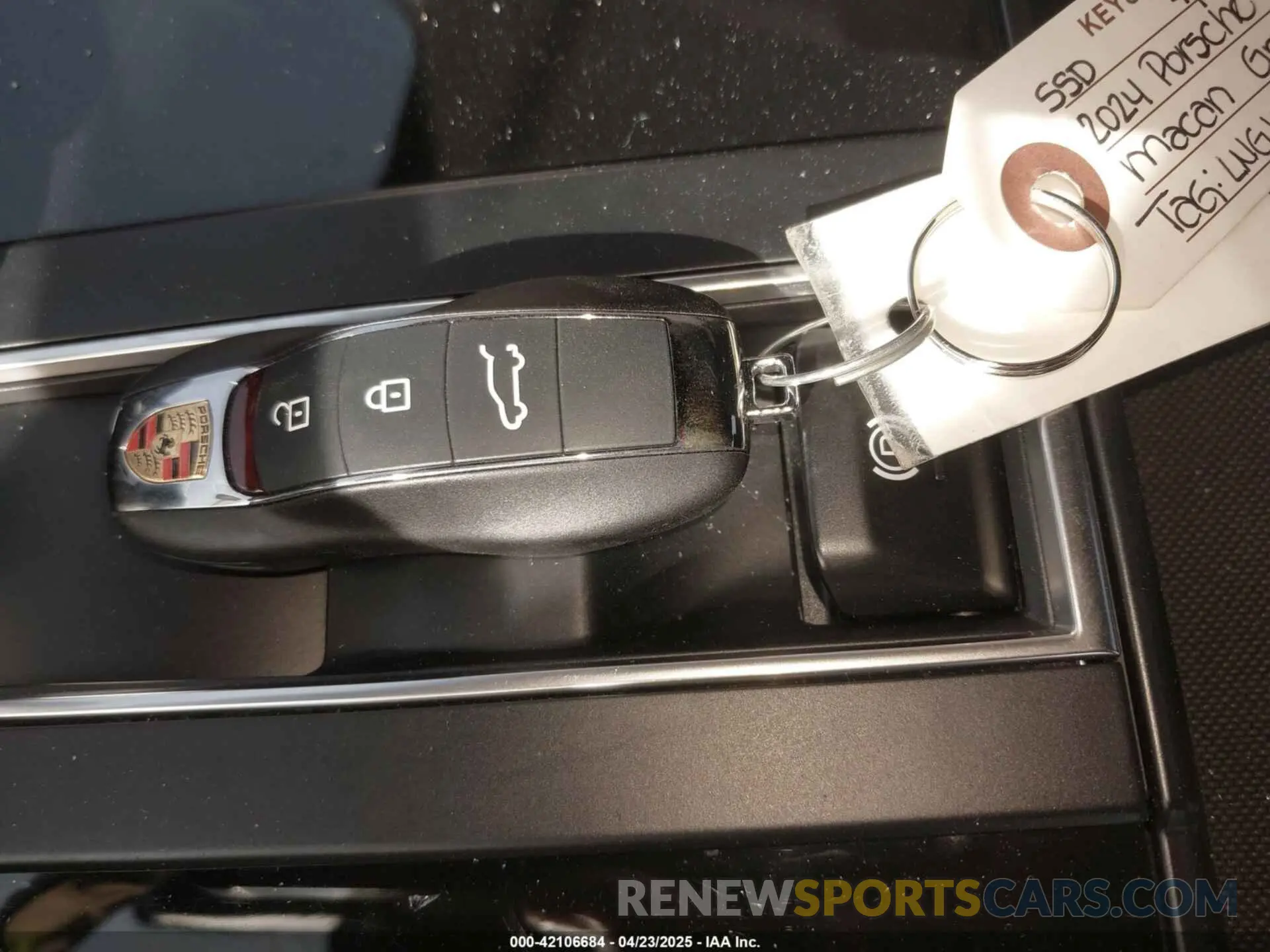 11 Photograph of a damaged car WP1AF2A5XRLB57439 PORSCHE MACAN 2024