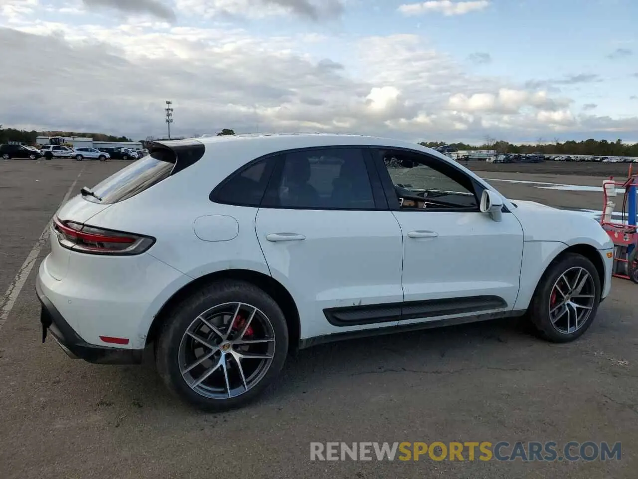 3 Photograph of a damaged car WP1AG2A50RLB36421 PORSCHE MACAN 2024