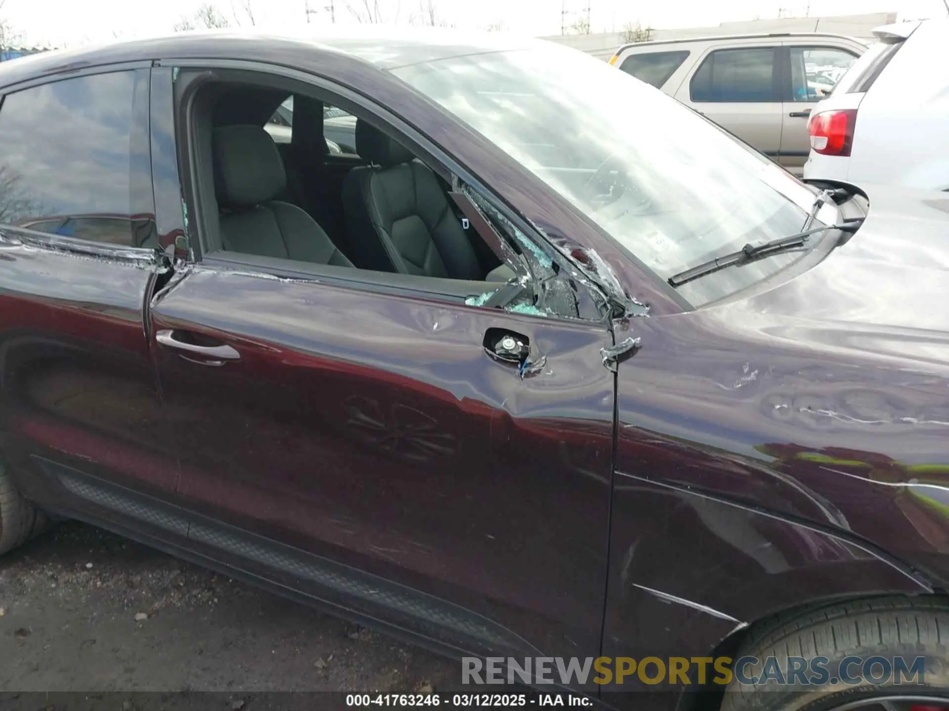 18 Photograph of a damaged car WP1AG2A53RLB40611 PORSCHE MACAN 2024
