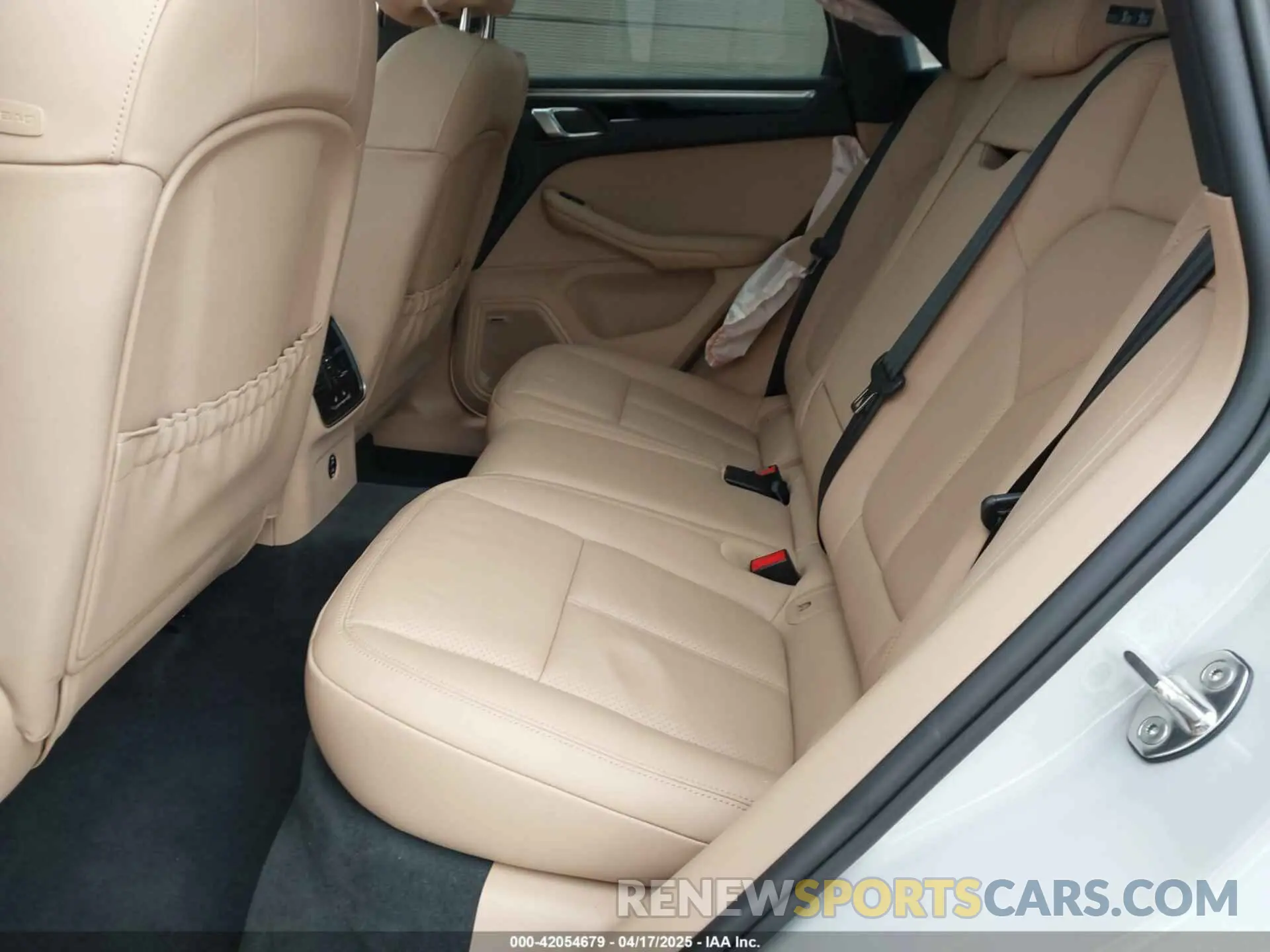 8 Photograph of a damaged car WP1AG2A59RLB41231 PORSCHE MACAN 2024