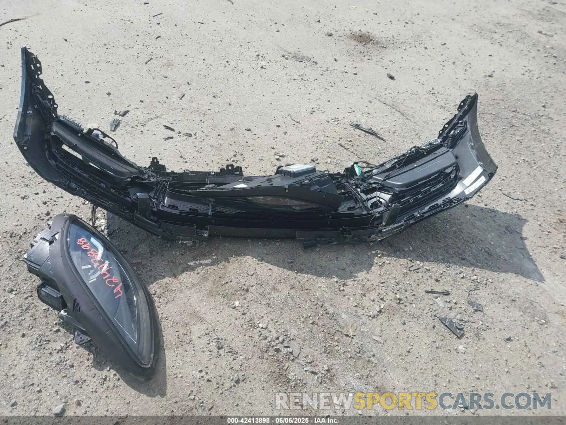 12 Photograph of a damaged car WP1AA2A52SLB05856 PORSCHE MACAN 2025