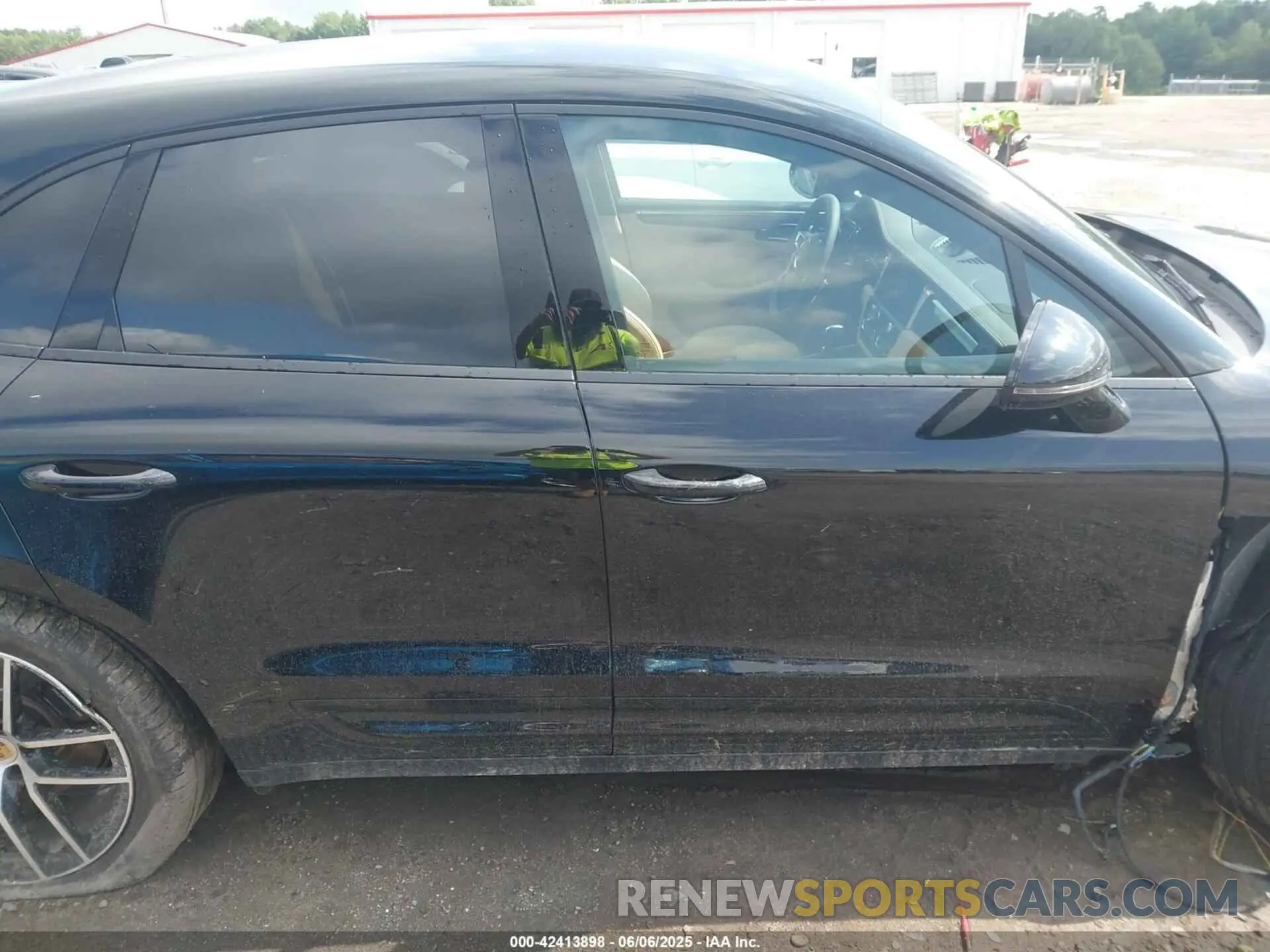14 Photograph of a damaged car WP1AA2A52SLB05856 PORSCHE MACAN 2025