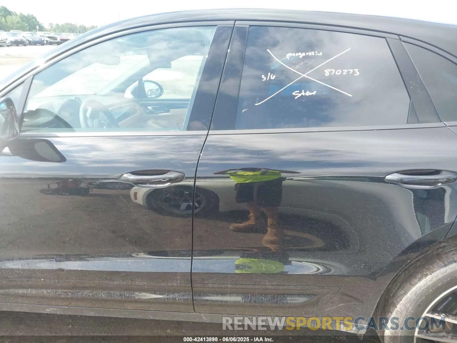 15 Photograph of a damaged car WP1AA2A52SLB05856 PORSCHE MACAN 2025