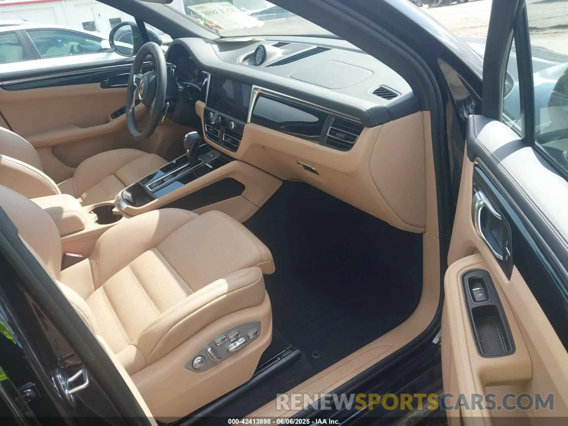 5 Photograph of a damaged car WP1AA2A52SLB05856 PORSCHE MACAN 2025