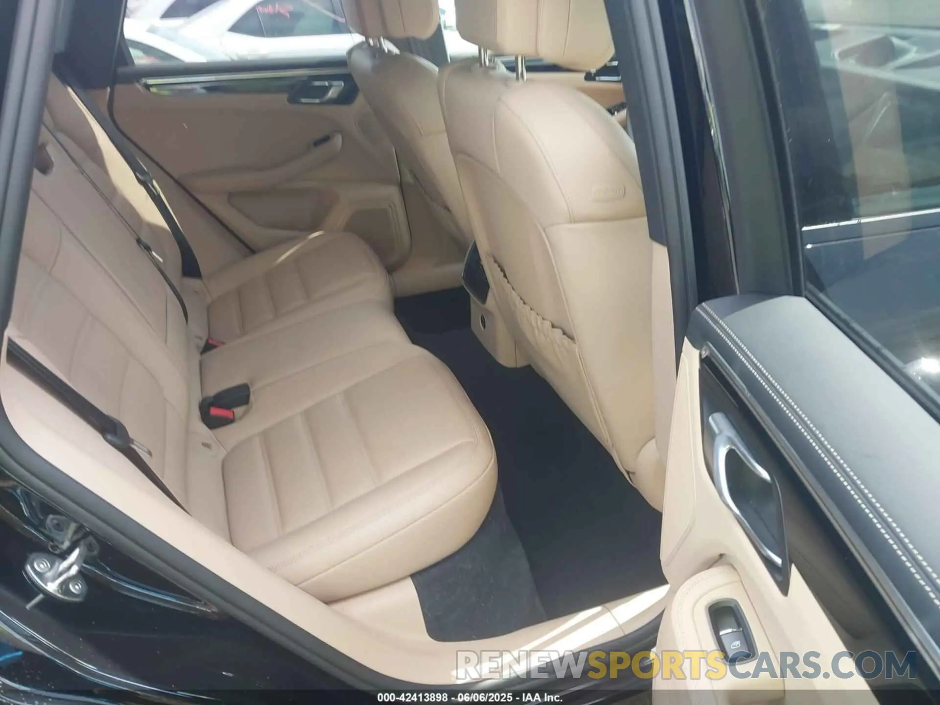 8 Photograph of a damaged car WP1AA2A52SLB05856 PORSCHE MACAN 2025