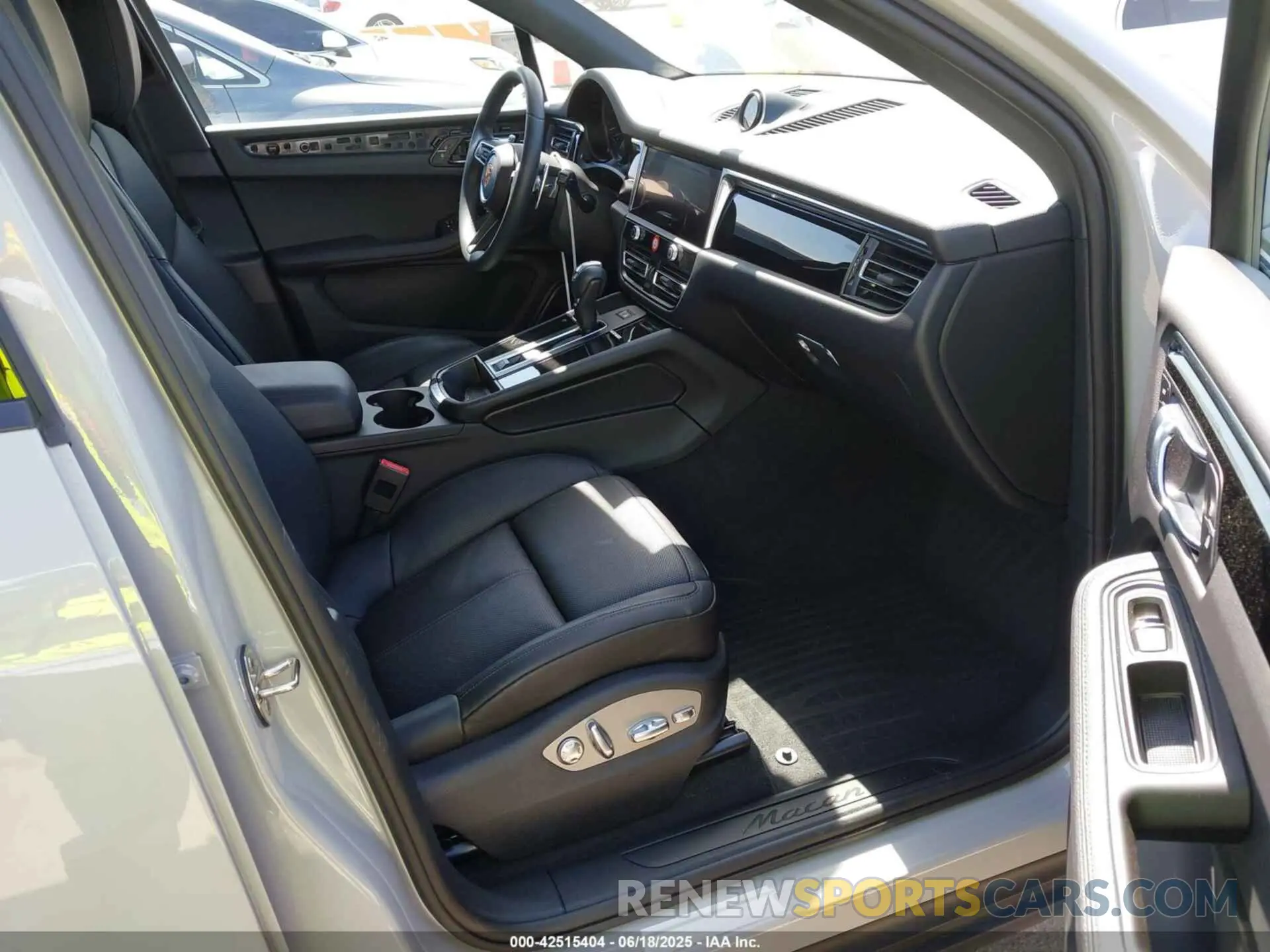 5 Photograph of a damaged car WP1AA2A59SLB02730 PORSCHE MACAN 2025