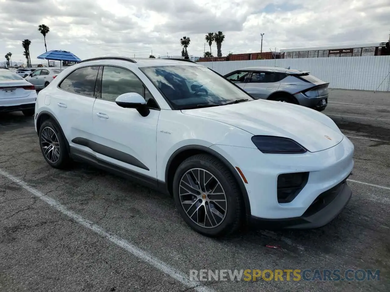 4 Photograph of a damaged car WP1AD2XA5SL075311 PORSCHE MACAN 2025