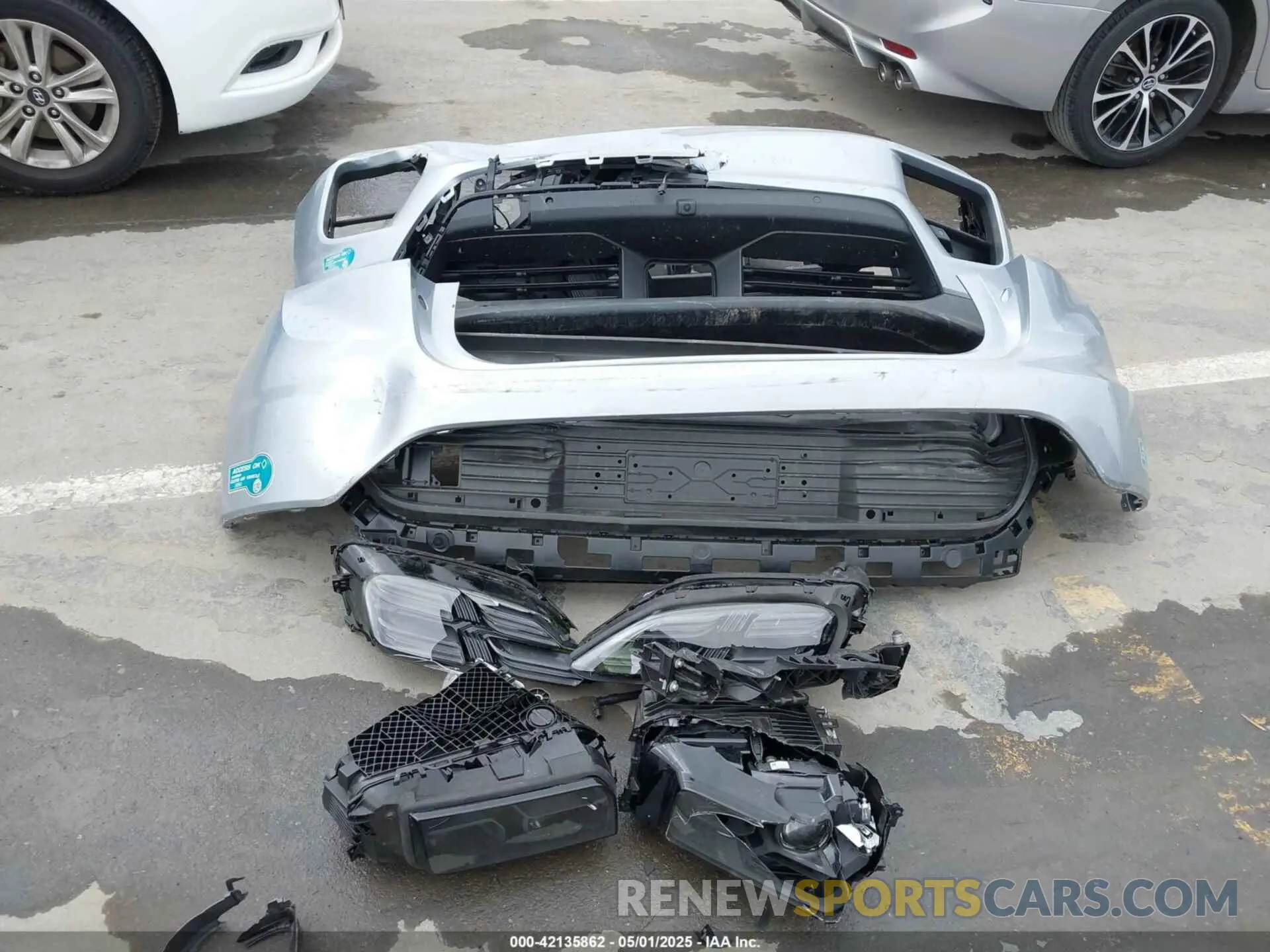 12 Photograph of a damaged car WP1AA2XA0RL002544 PORSCHE MACAN ELECTRIC 2024