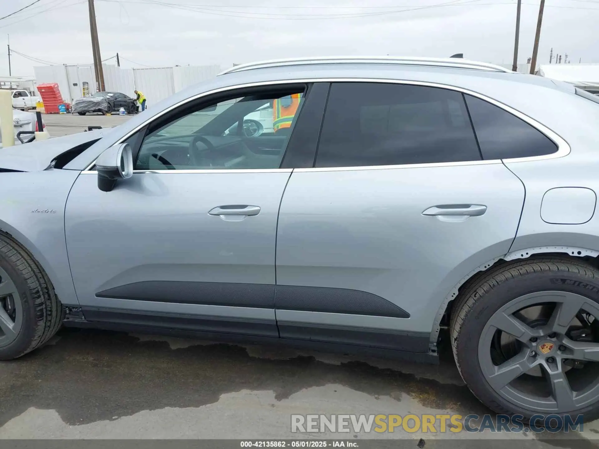 15 Photograph of a damaged car WP1AA2XA0RL002544 PORSCHE MACAN ELECTRIC 2024