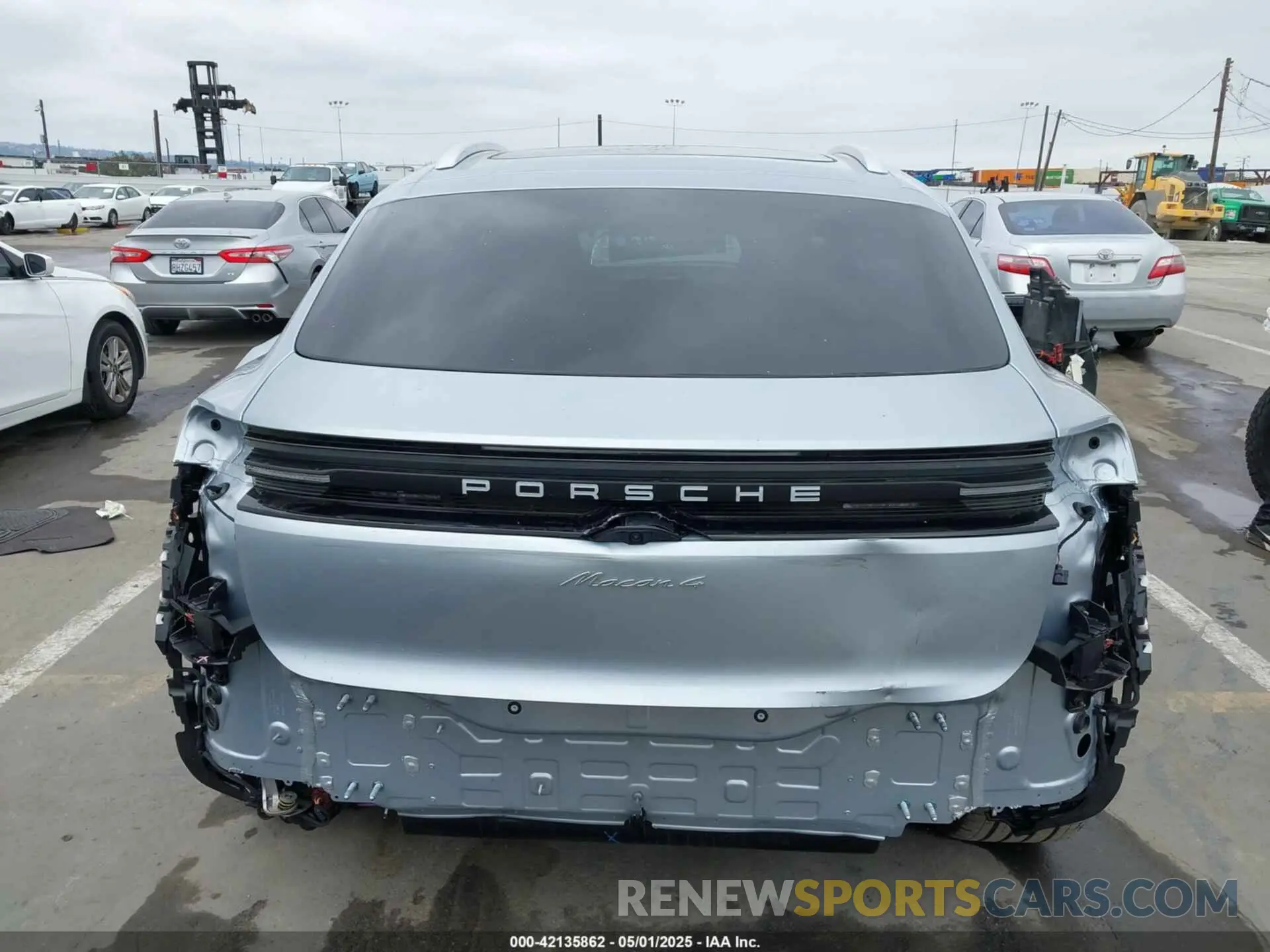 17 Photograph of a damaged car WP1AA2XA0RL002544 PORSCHE MACAN ELECTRIC 2024