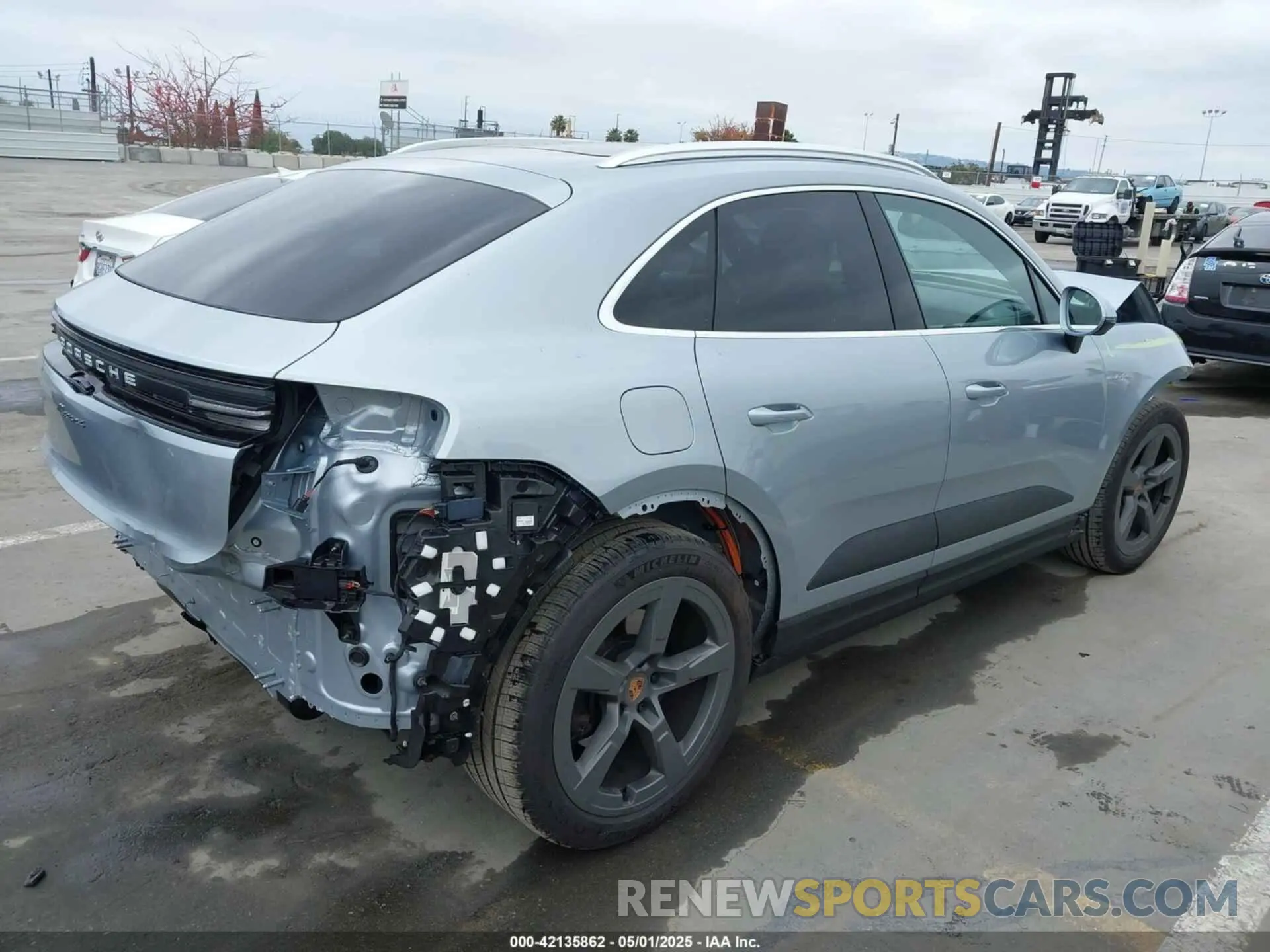 4 Photograph of a damaged car WP1AA2XA0RL002544 PORSCHE MACAN ELECTRIC 2024