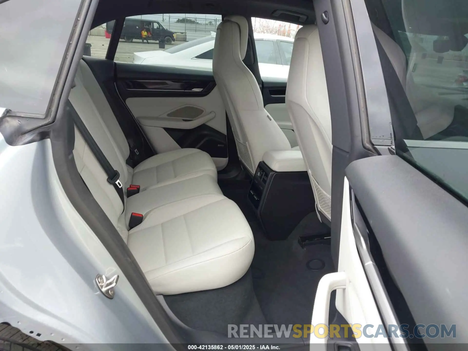 8 Photograph of a damaged car WP1AA2XA0RL002544 PORSCHE MACAN ELECTRIC 2024