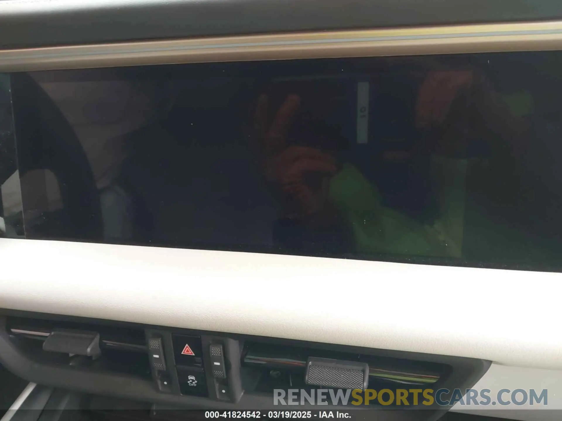 18 Photograph of a damaged car WP1AA2XAXRL000512 PORSCHE MACAN ELECTRIC 2024