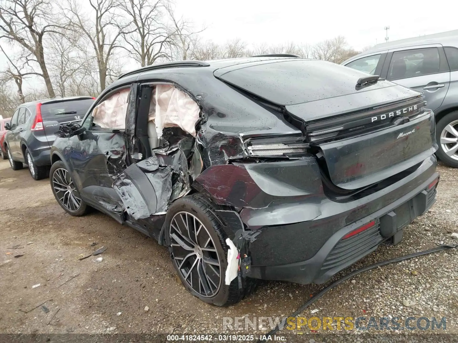 3 Photograph of a damaged car WP1AA2XAXRL000512 PORSCHE MACAN ELECTRIC 2024