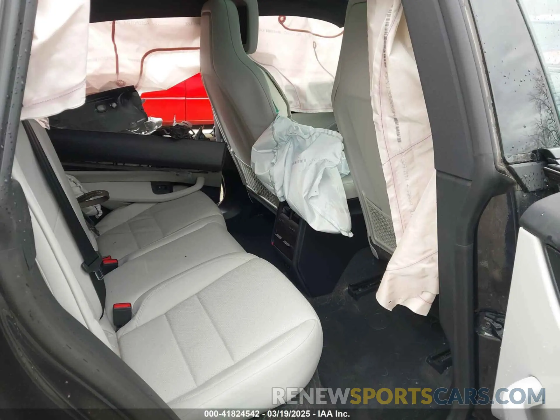 8 Photograph of a damaged car WP1AA2XAXRL000512 PORSCHE MACAN ELECTRIC 2024