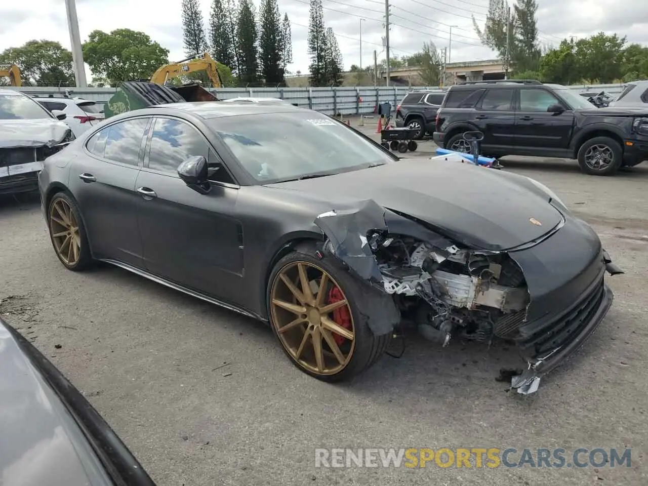 4 Photograph of a damaged car WP0AA2A70KL100609 PORSCHE PANAMERA 2019