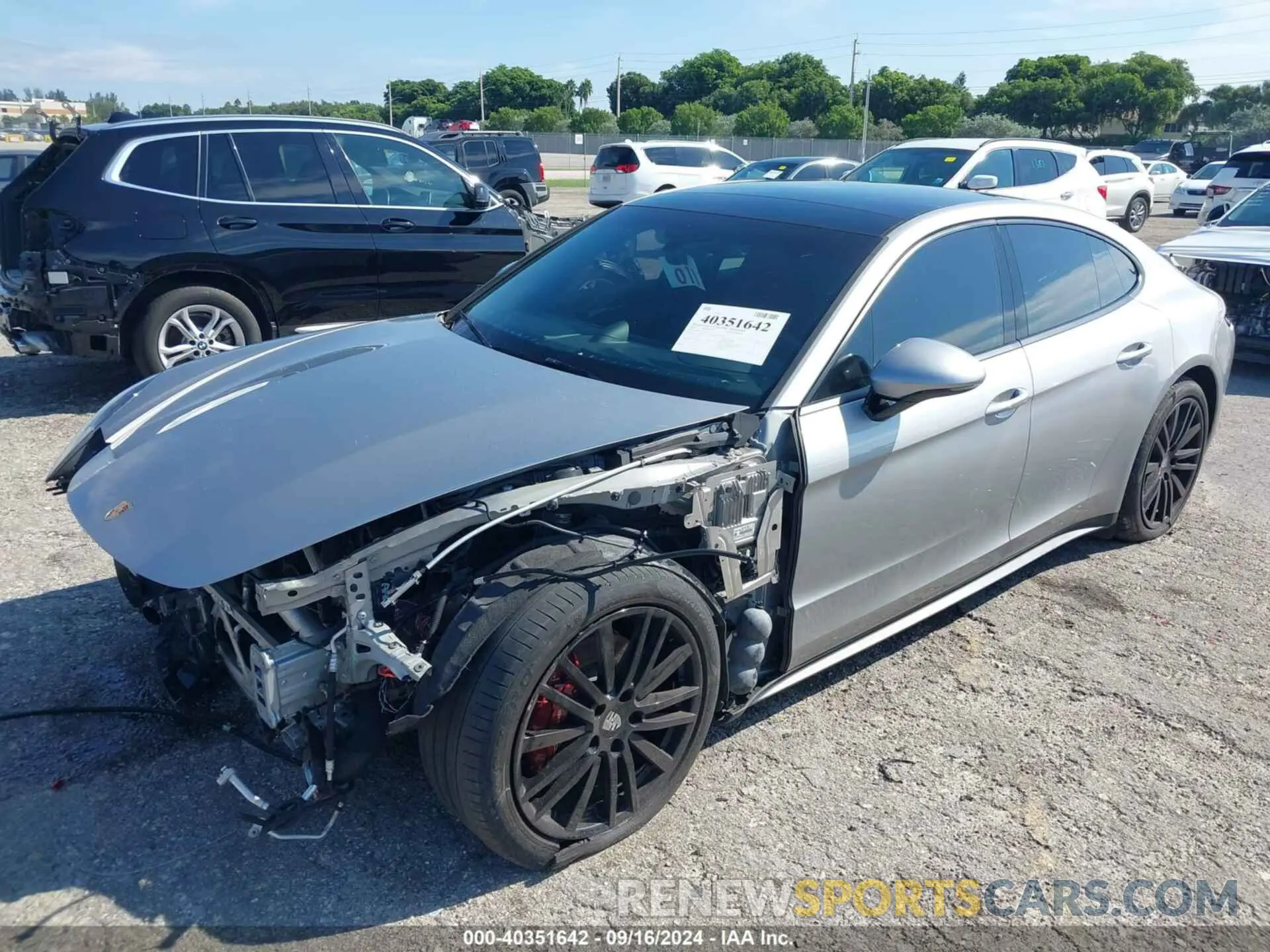 6 Photograph of a damaged car WP0AA2A72LL104131 PORSCHE PANAMERA 2020