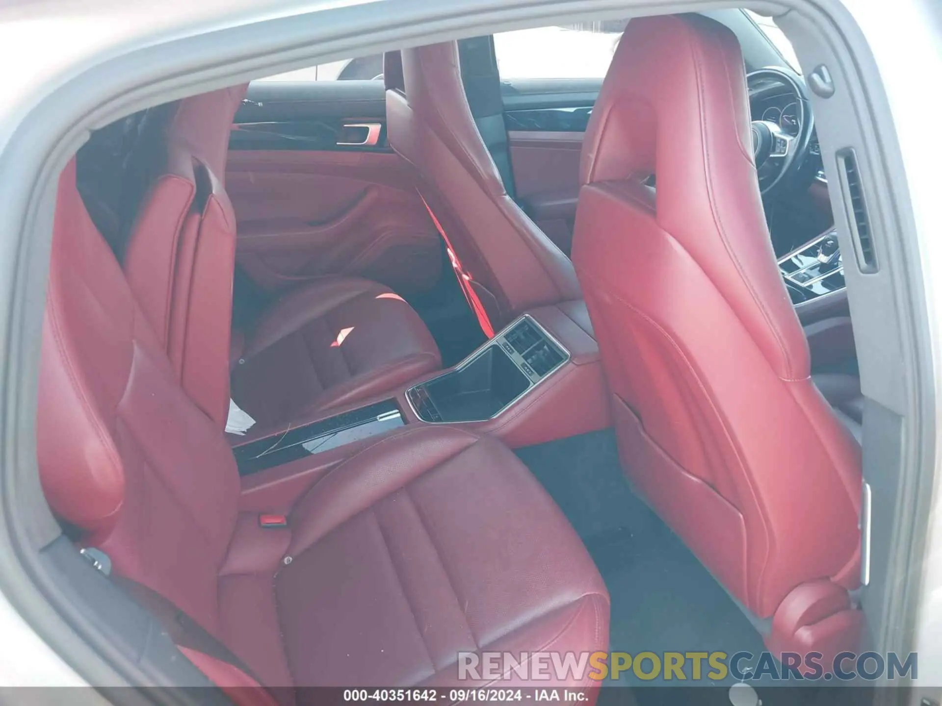 8 Photograph of a damaged car WP0AA2A72LL104131 PORSCHE PANAMERA 2020