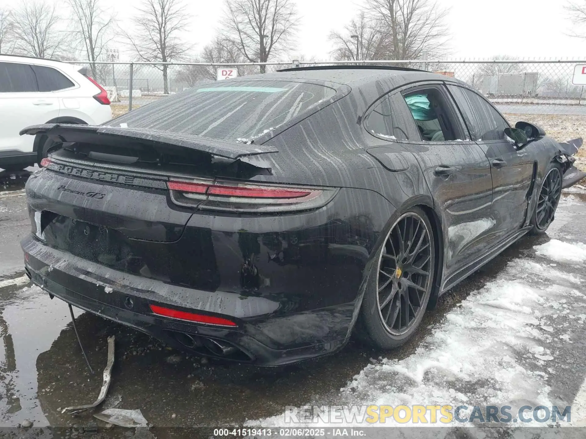 4 Photograph of a damaged car WP0AG2A71LL145378 PORSCHE PANAMERA 2020