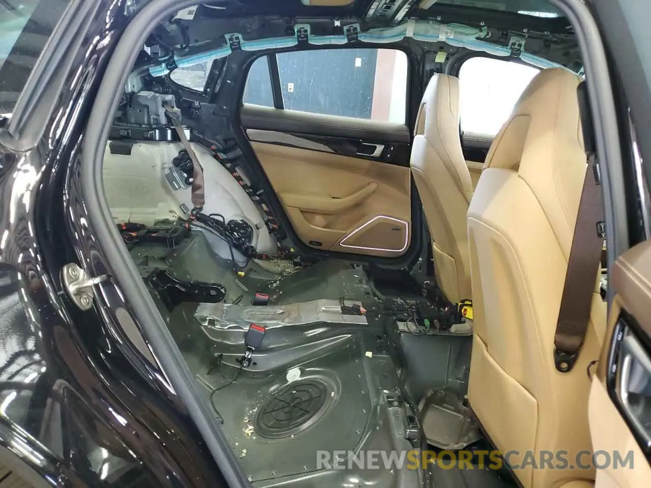 10 Photograph of a damaged car WP0AB2A72ML139699 PORSCHE PANAMERA 2021