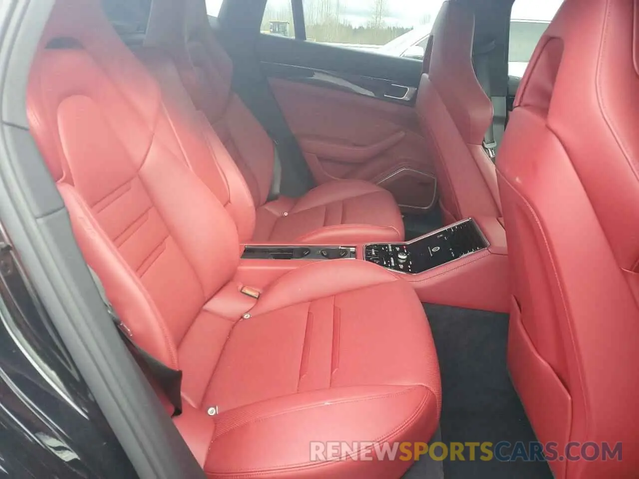 10 Photograph of a damaged car WP0AB2A70PL130052 PORSCHE PANAMERA 2023