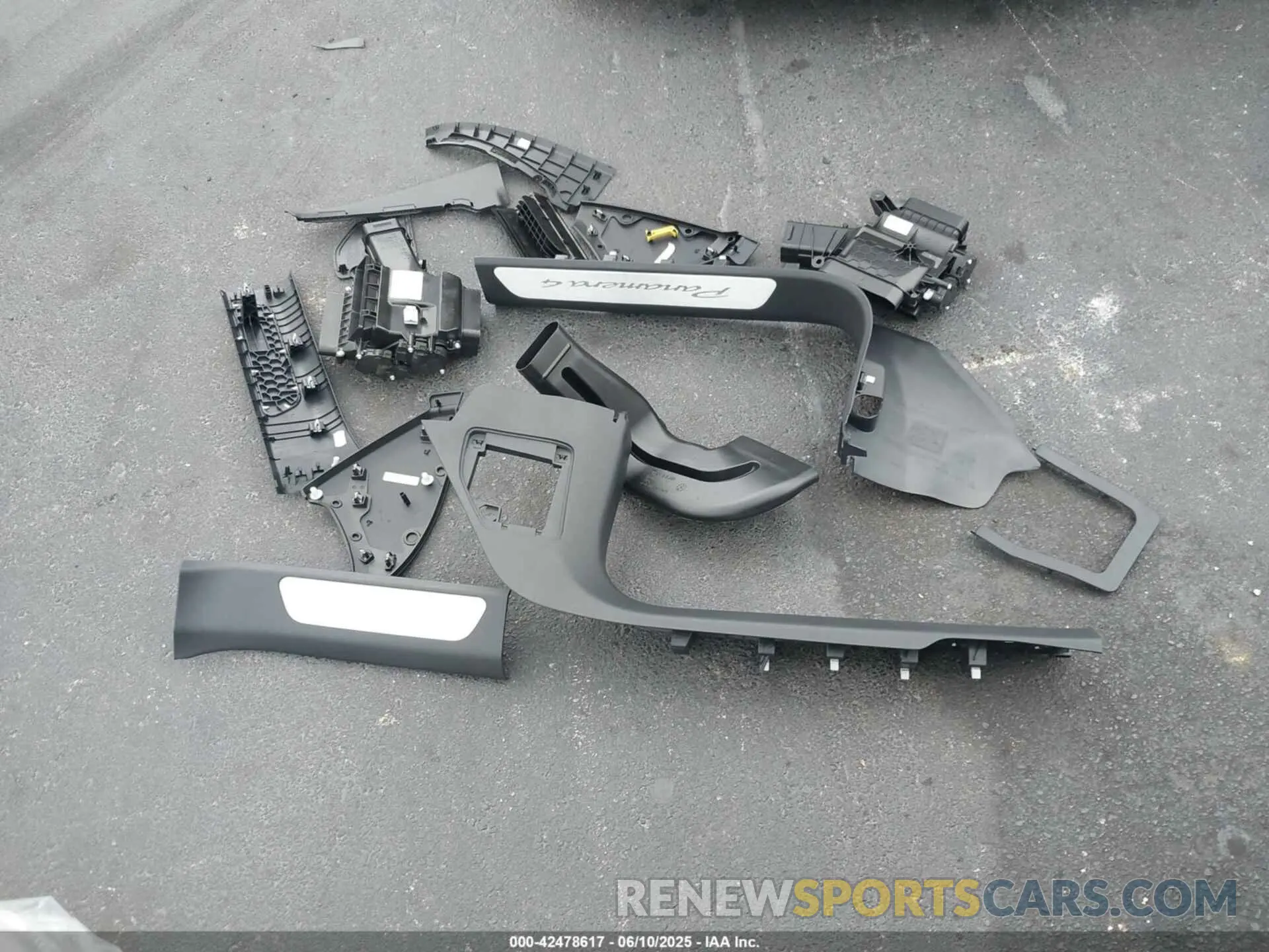 12 Photograph of a damaged car WP0AA2YA5RL000940 PORSCHE PANAMERA 2024