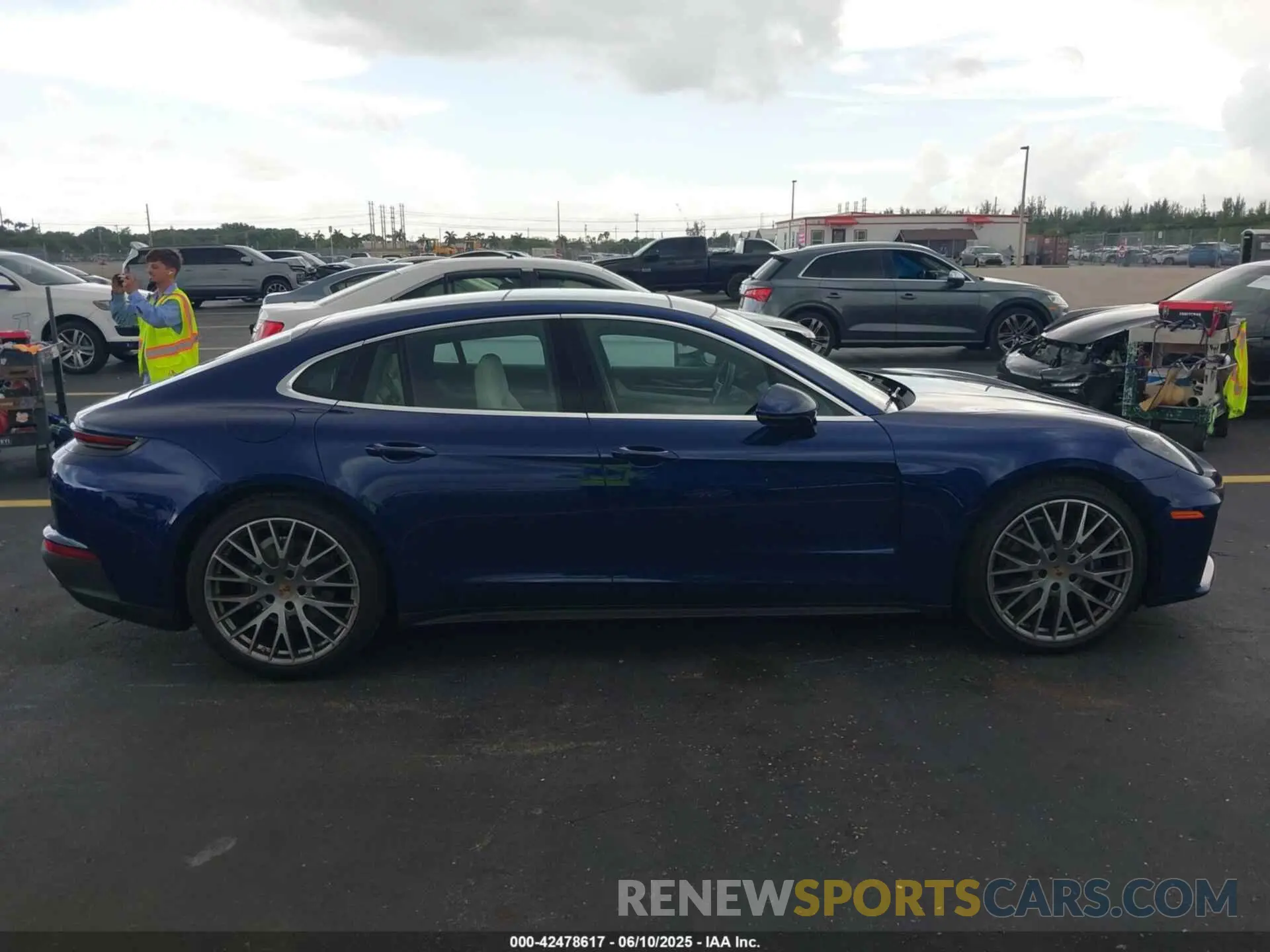 14 Photograph of a damaged car WP0AA2YA5RL000940 PORSCHE PANAMERA 2024