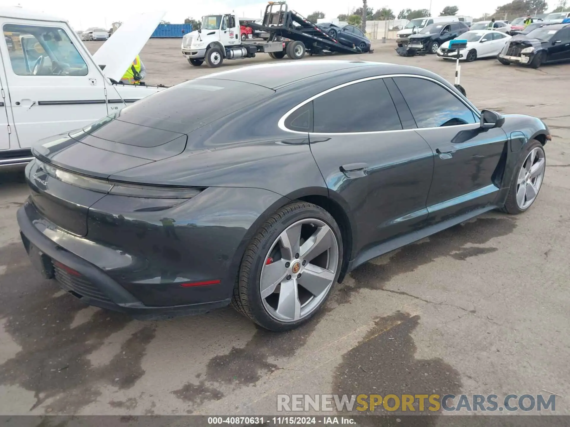 4 Photograph of a damaged car WP0AB2Y11LSA54278 PORSCHE TAYCAN 2020