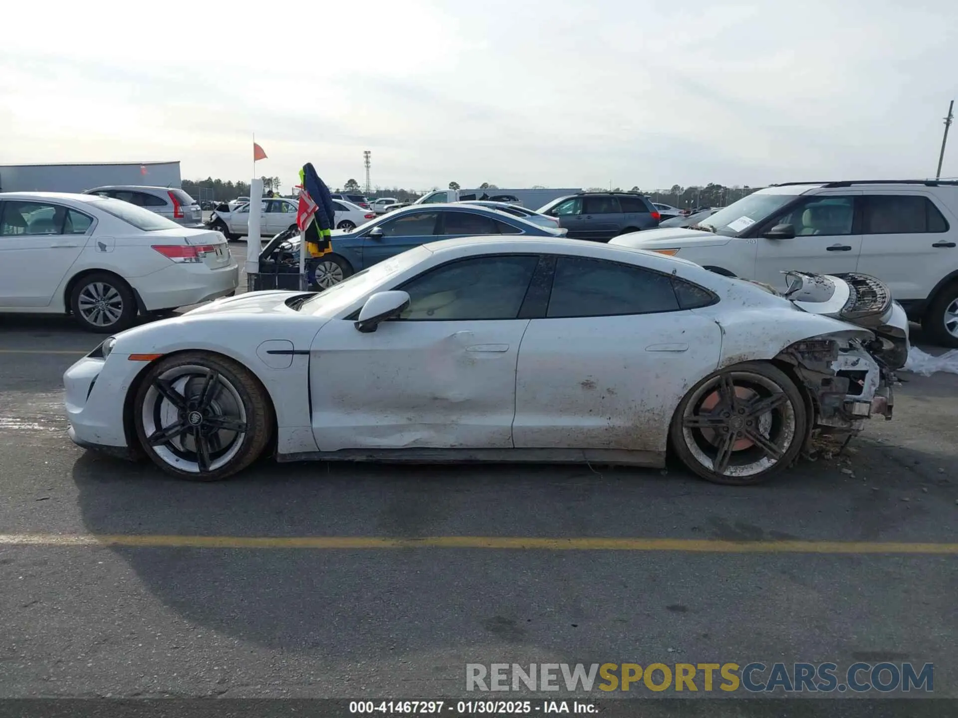 14 Photograph of a damaged car WP0AB2Y19LSA52181 PORSCHE TAYCAN 2020