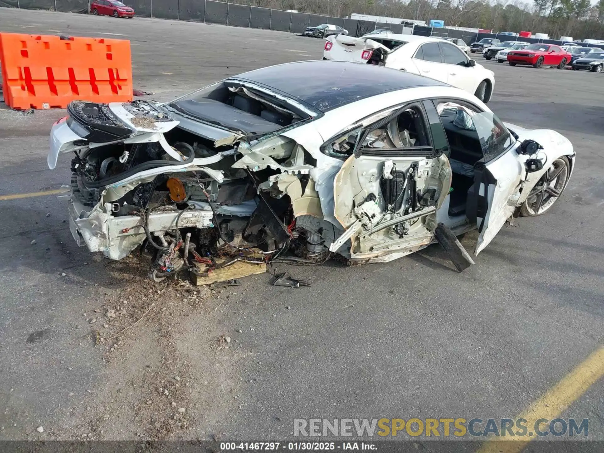 4 Photograph of a damaged car WP0AB2Y19LSA52181 PORSCHE TAYCAN 2020