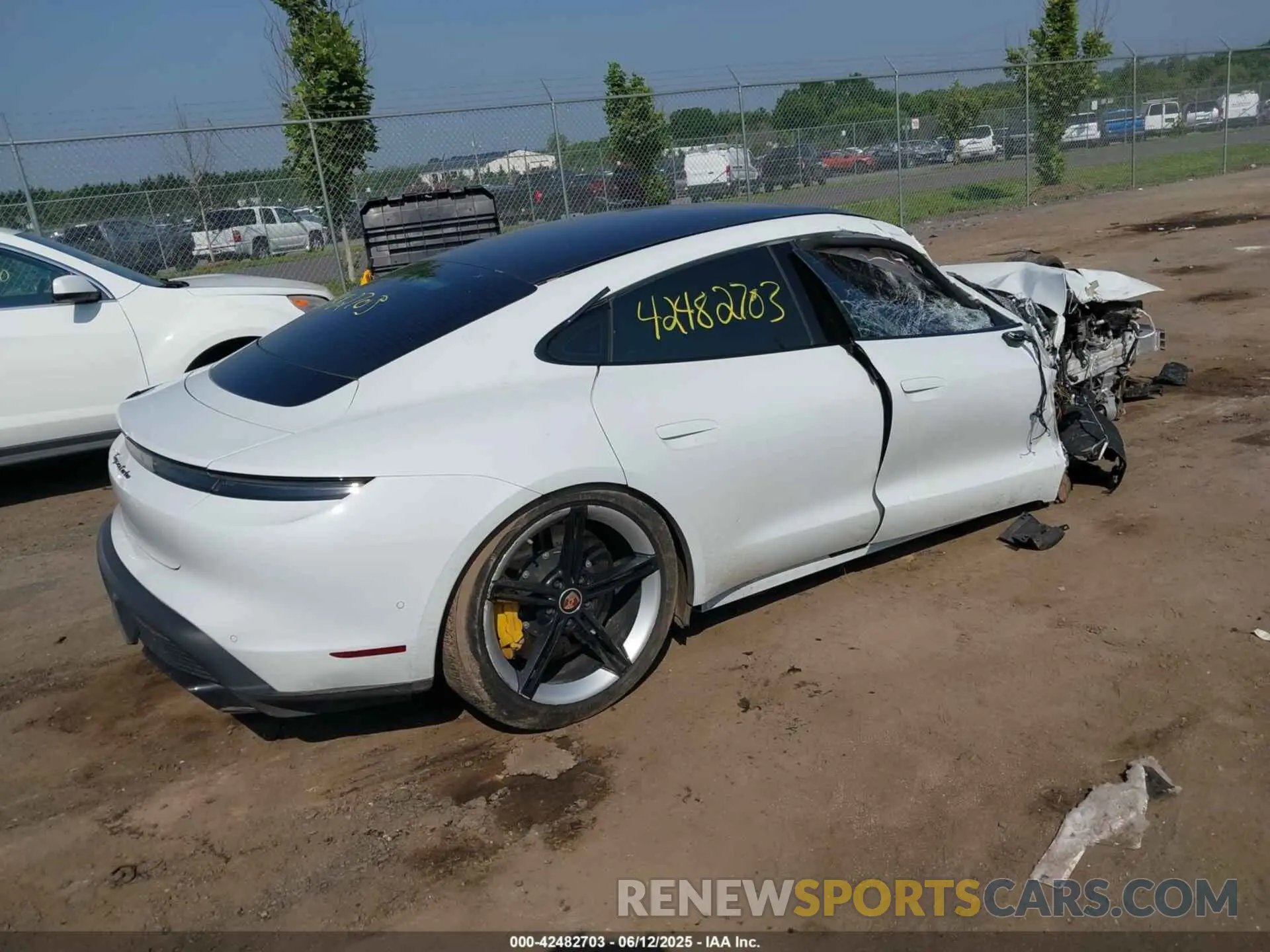 4 Photograph of a damaged car WP0AC2Y14LSA71864 PORSCHE TAYCAN 2020